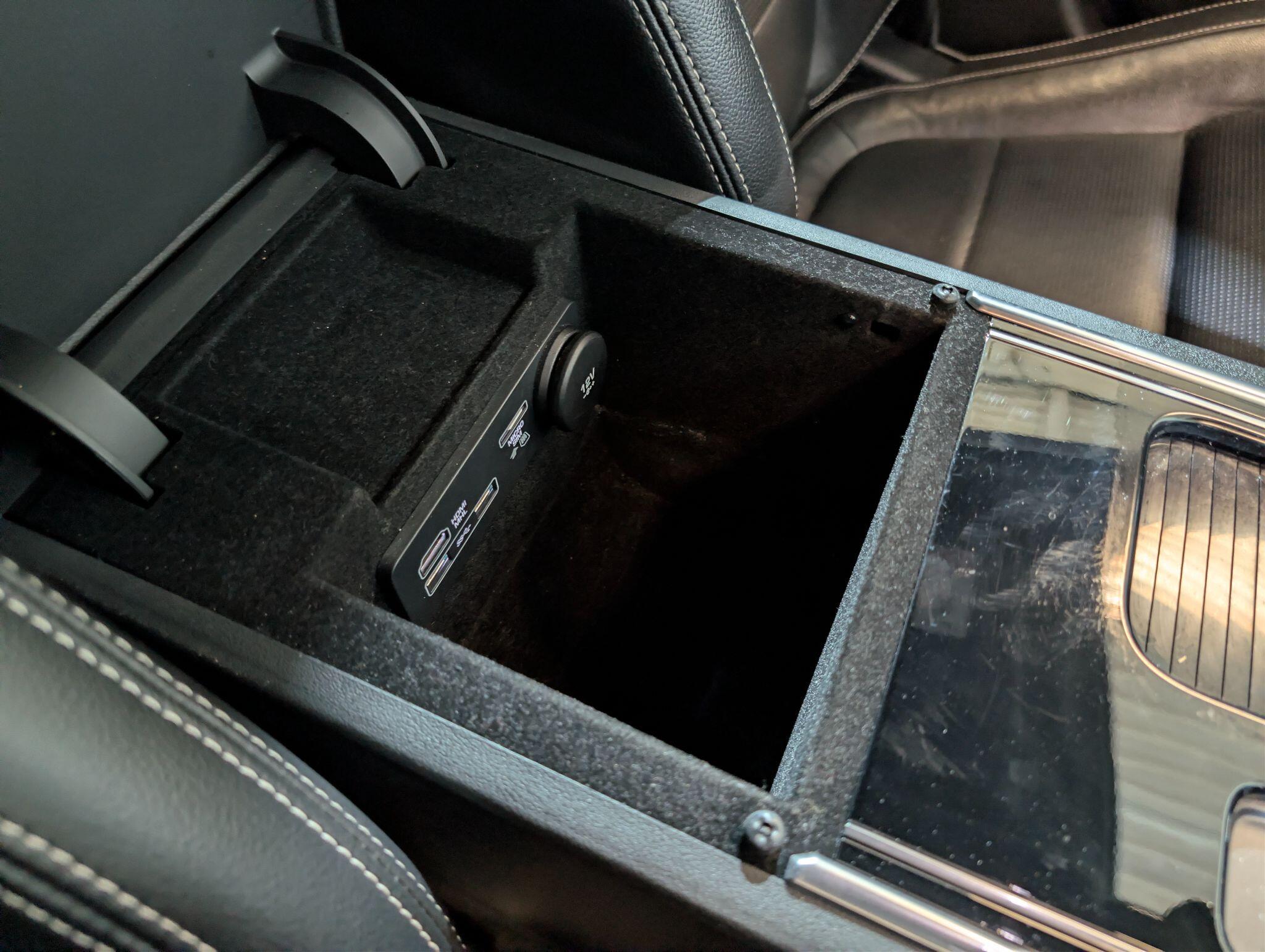Jaguar XF view 26