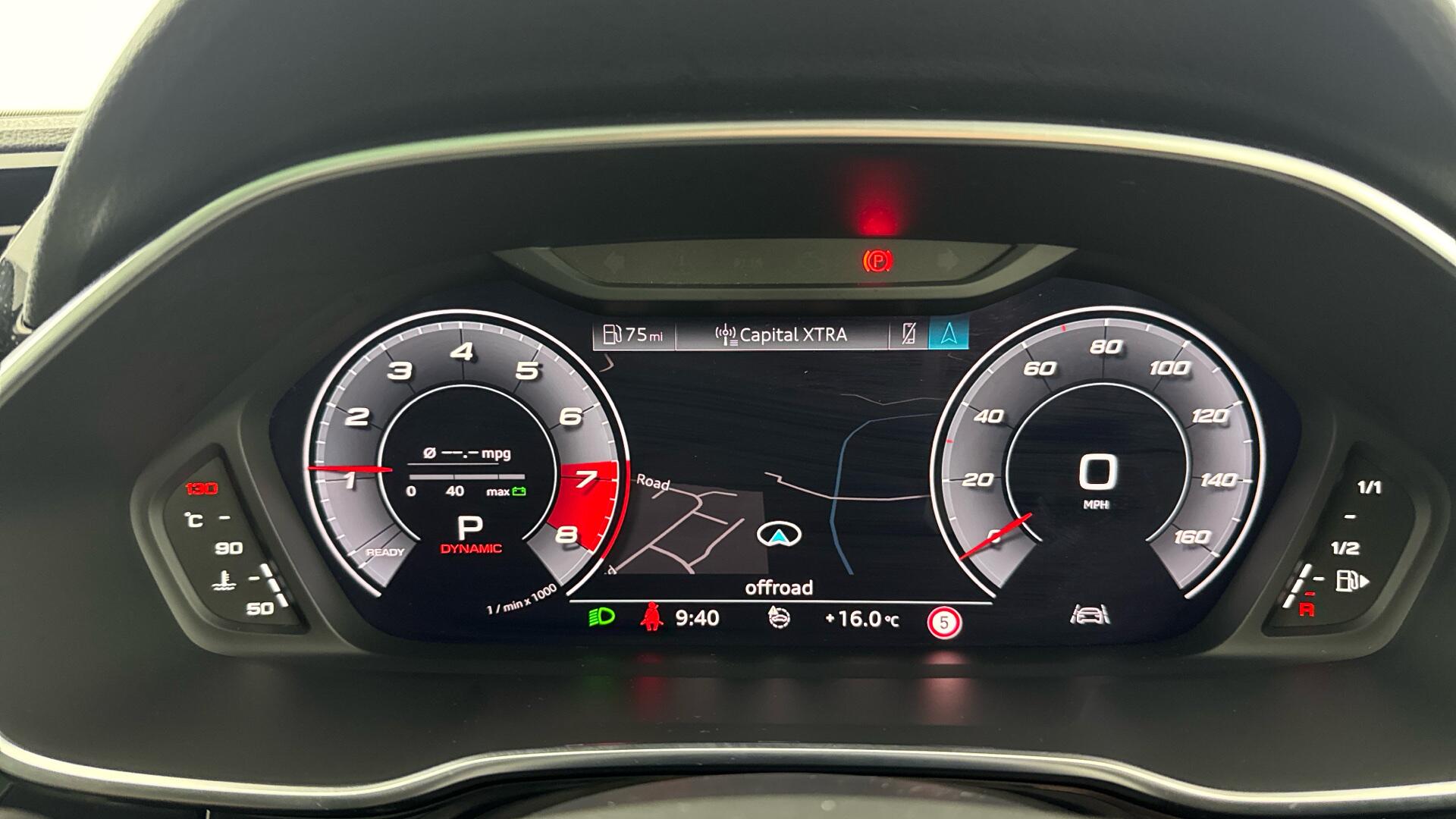 Audi Q3 view 13