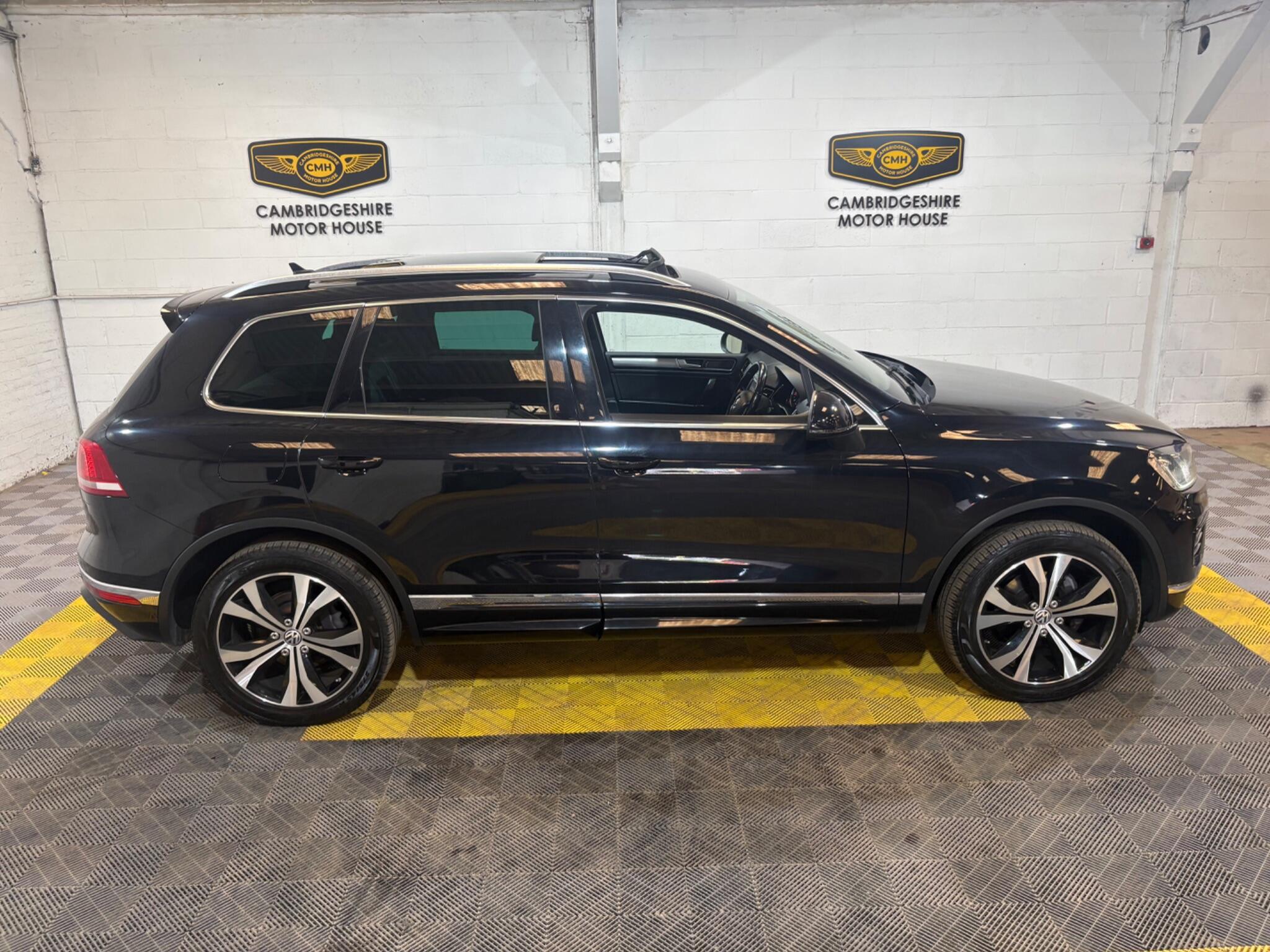 Volkswagen Touareg view 15