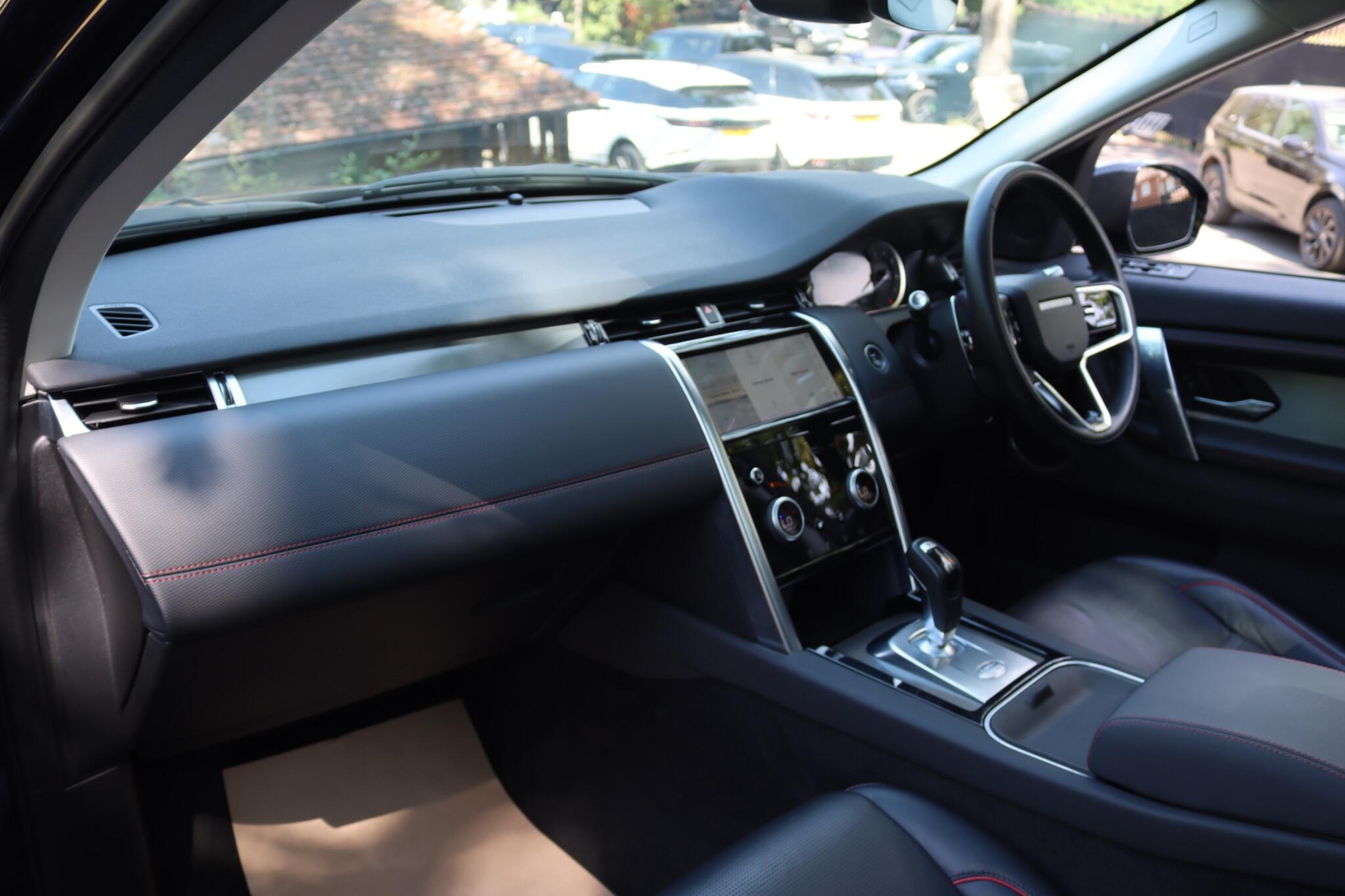 Land Rover Discovery Sport view 4
