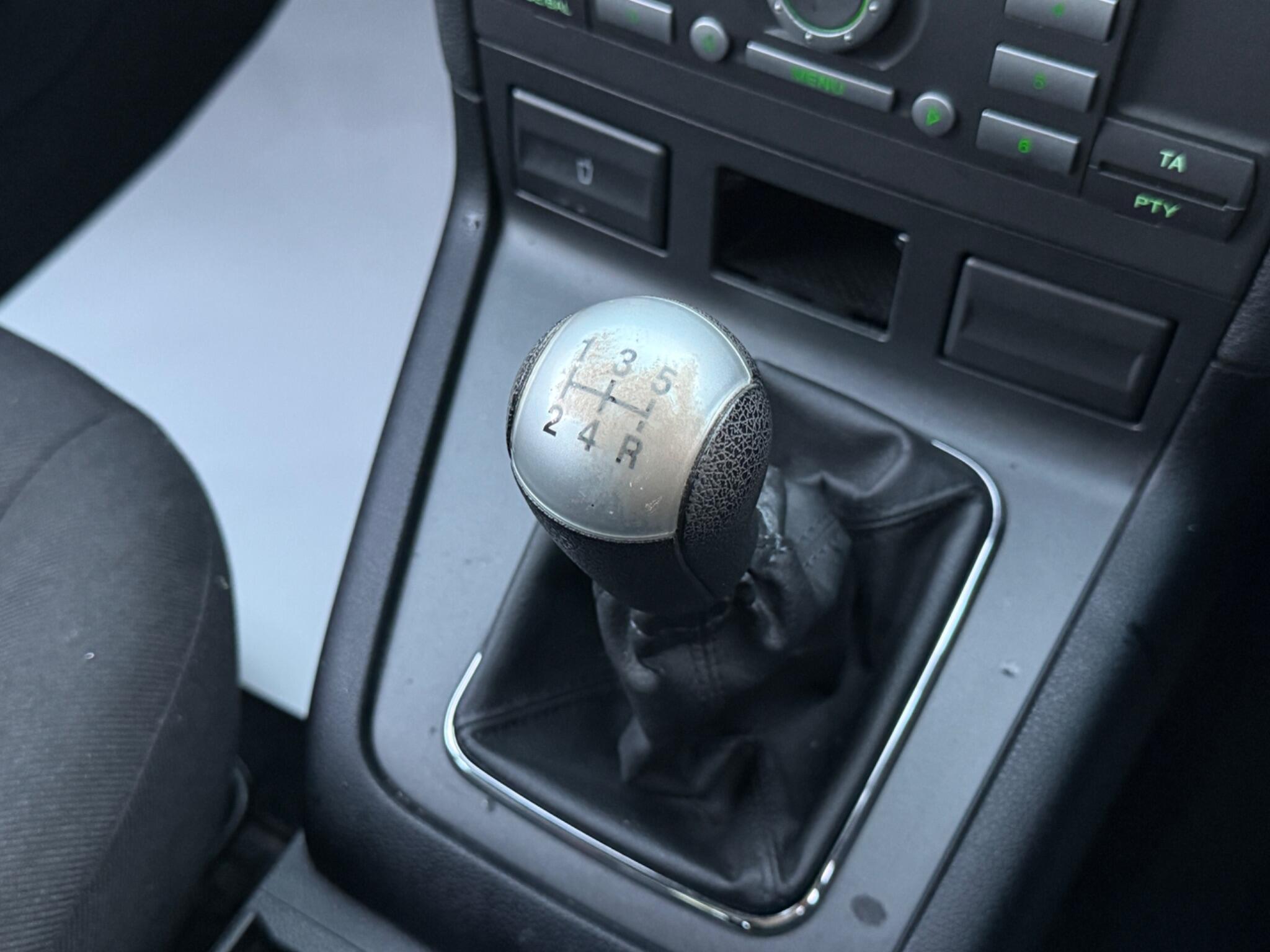 Ford Mondeo - Image 33