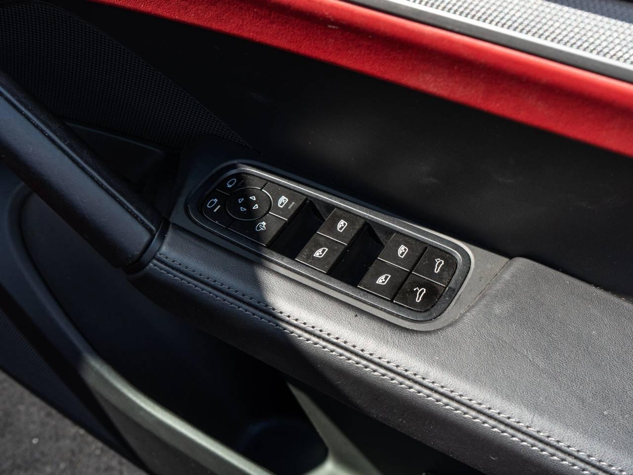Porsche Cayenne view 25