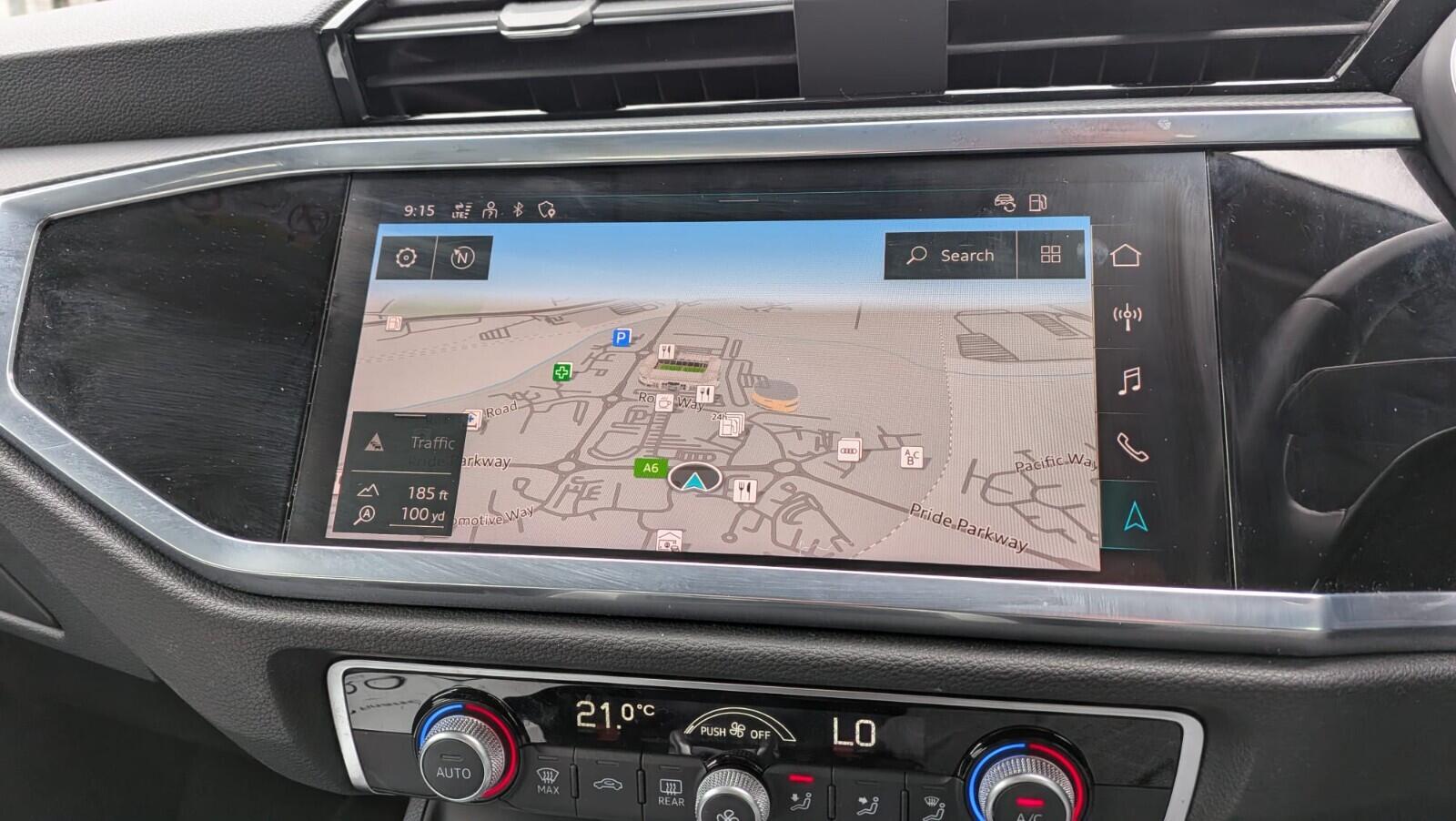 Audi Q3 view 15
