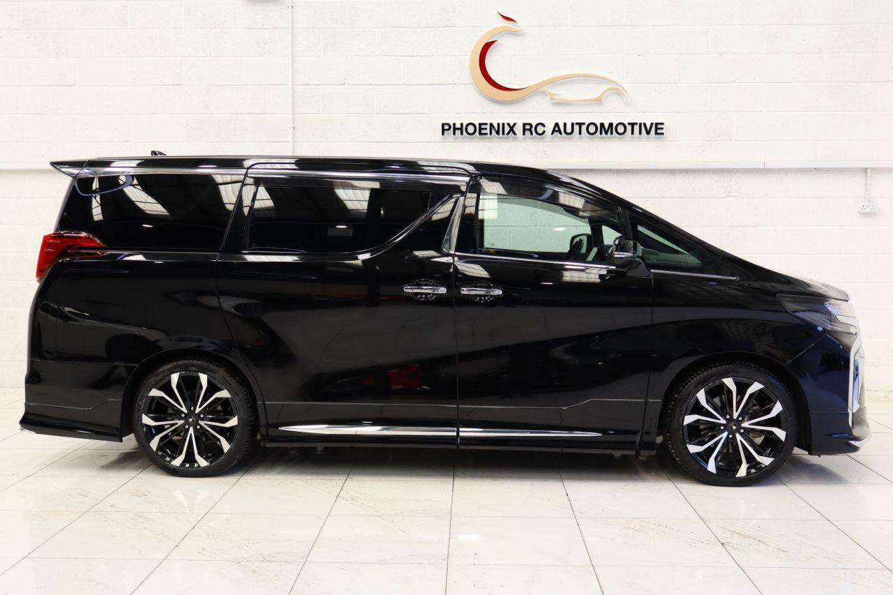 Toyota Alphard view 9