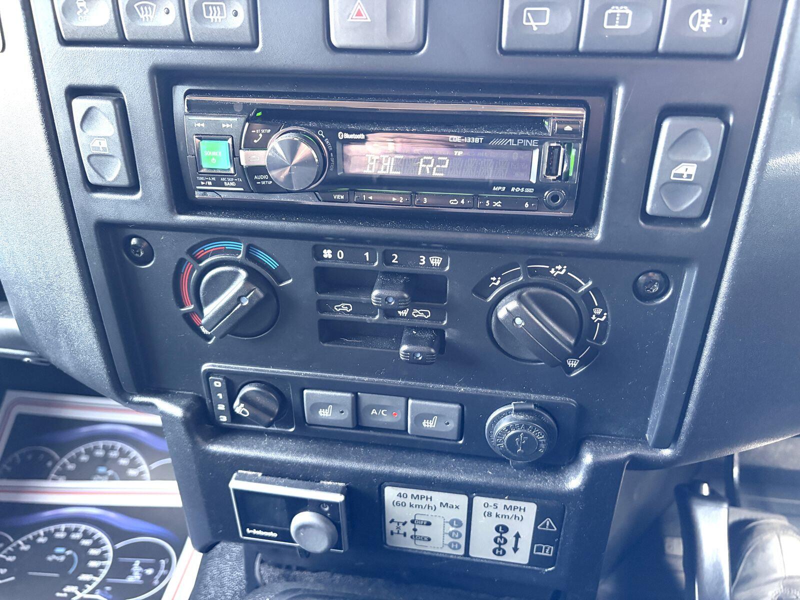 Land Rover Defender view 24