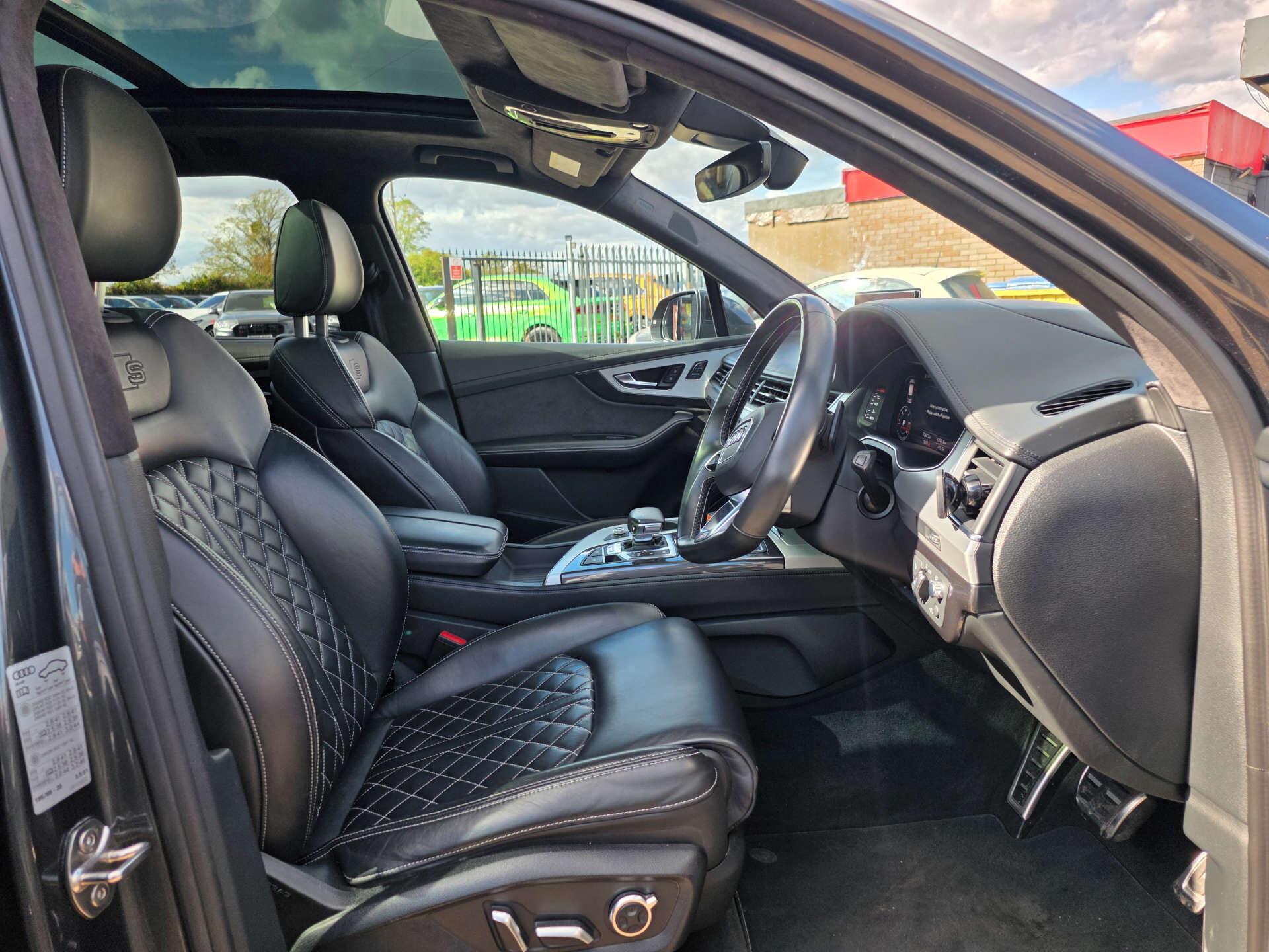 Audi SQ7 view 36