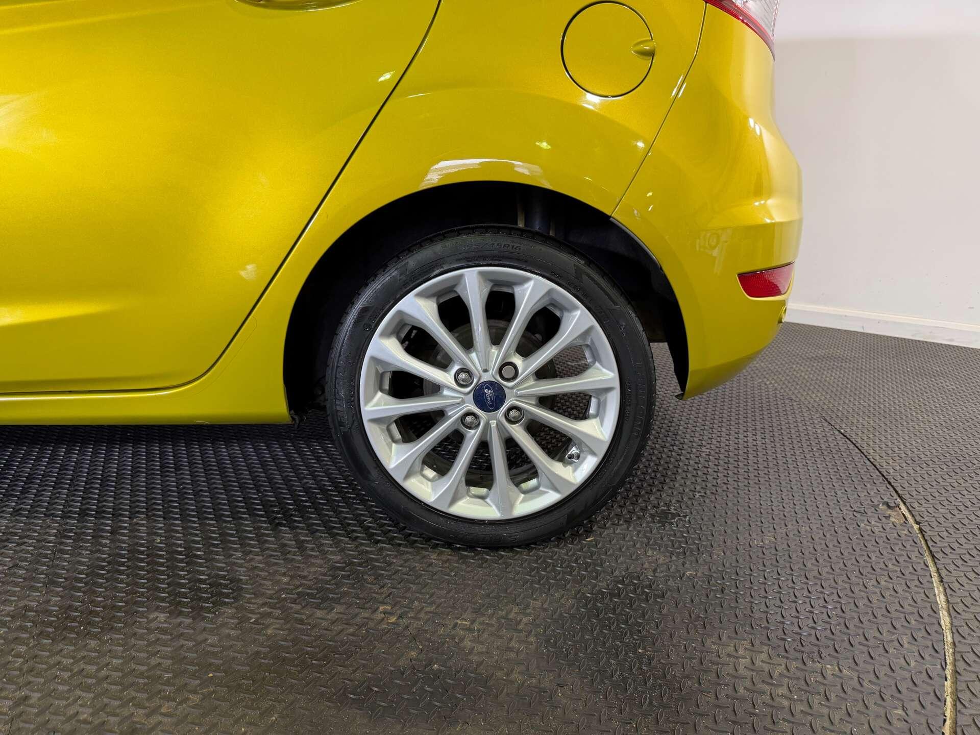 Ford Fiesta view 62