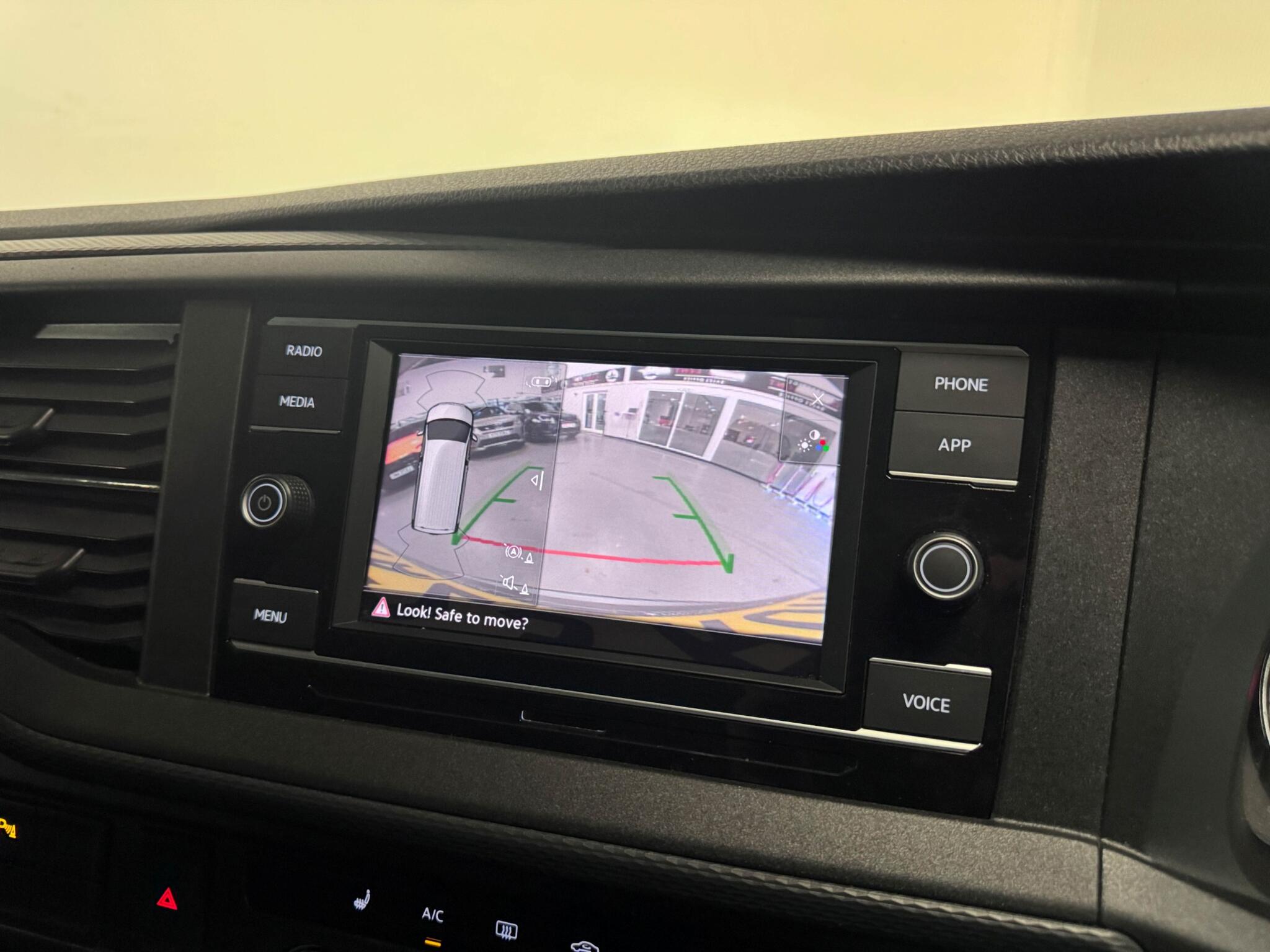 Volkswagen Transporter view 32