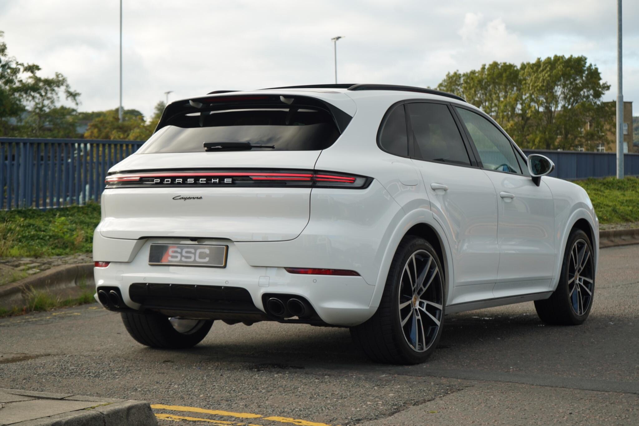 Porsche Cayenne view 9