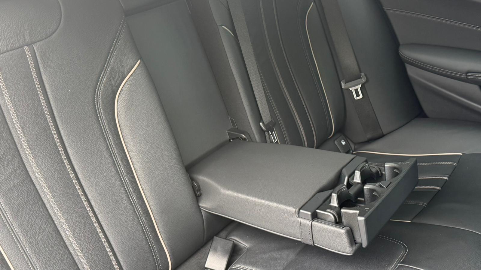 BMW 5 Series view 21