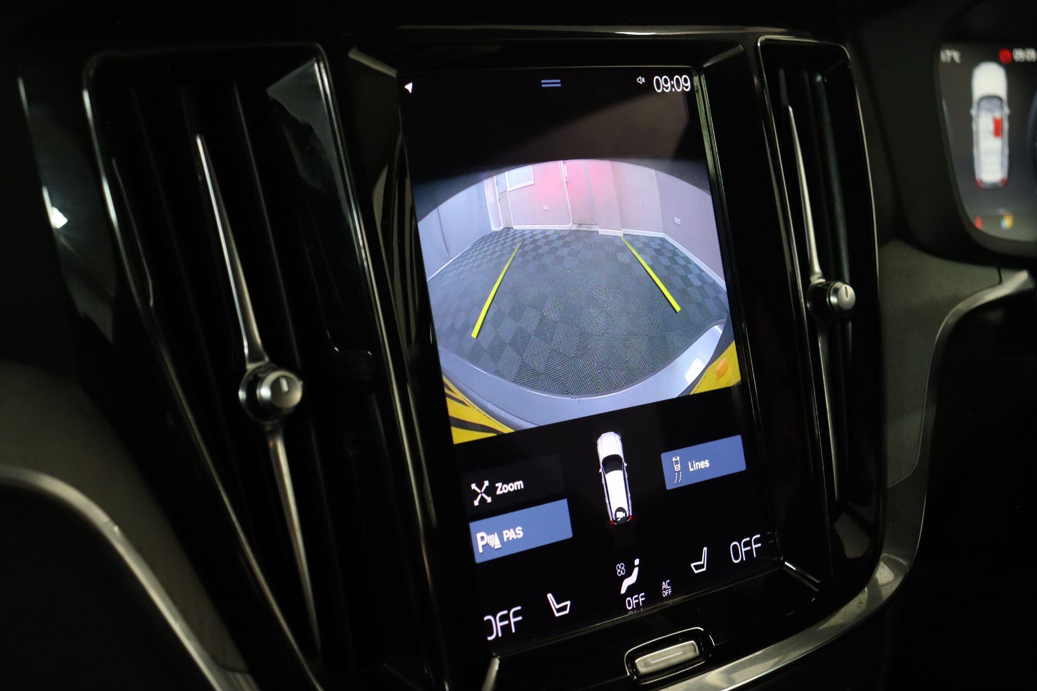 Volvo V60 Cross Country view 37