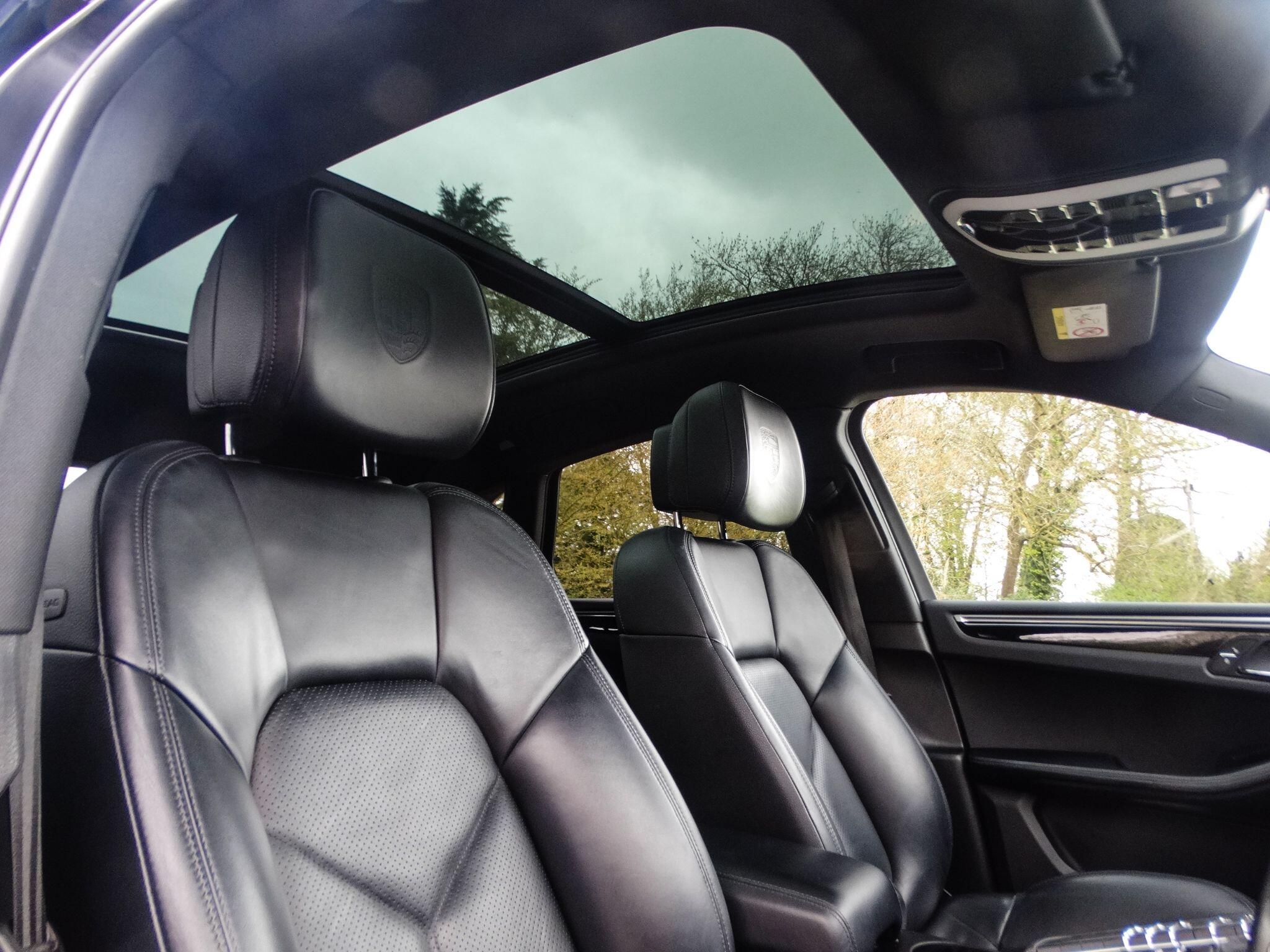 Porsche Macan view 20