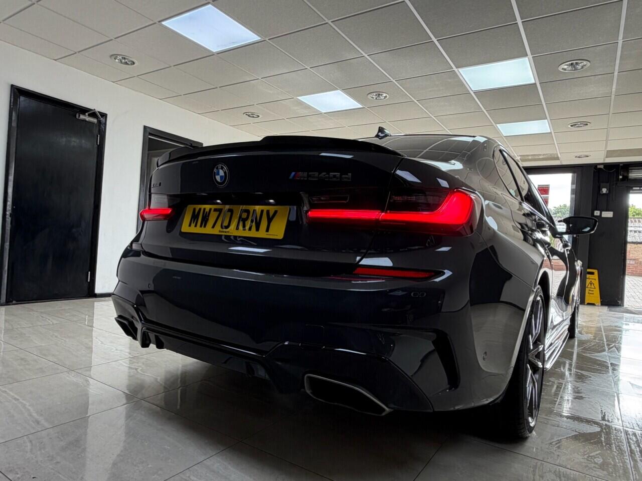 BMW 3 Series view 14