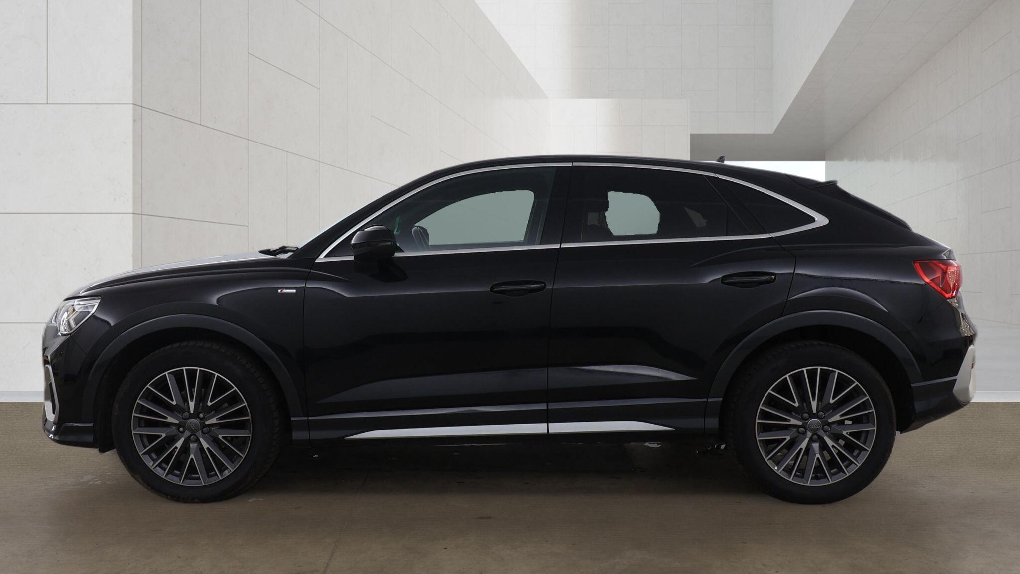 Audi Q3 view 6