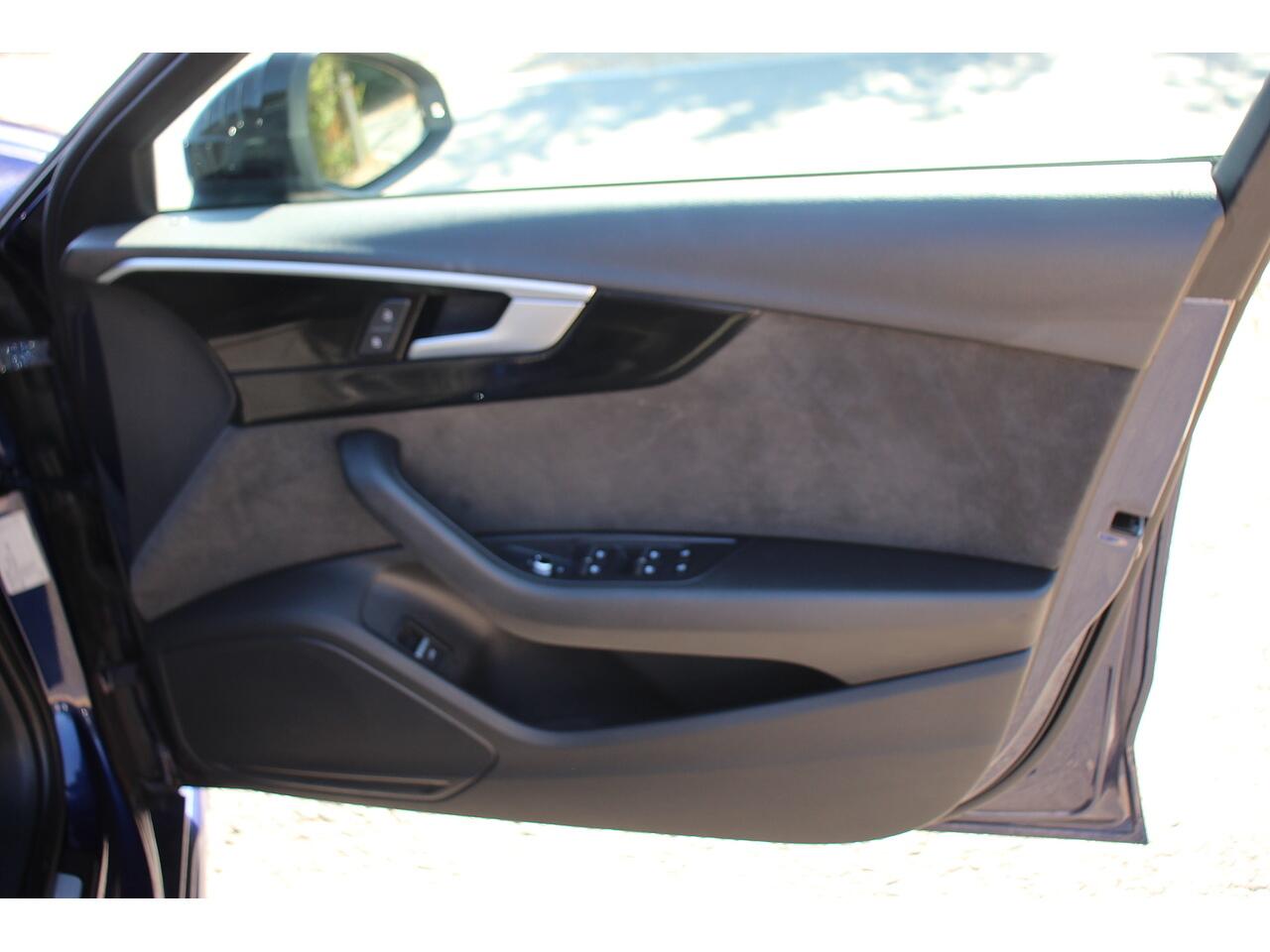 Audi A4 Avant view 31