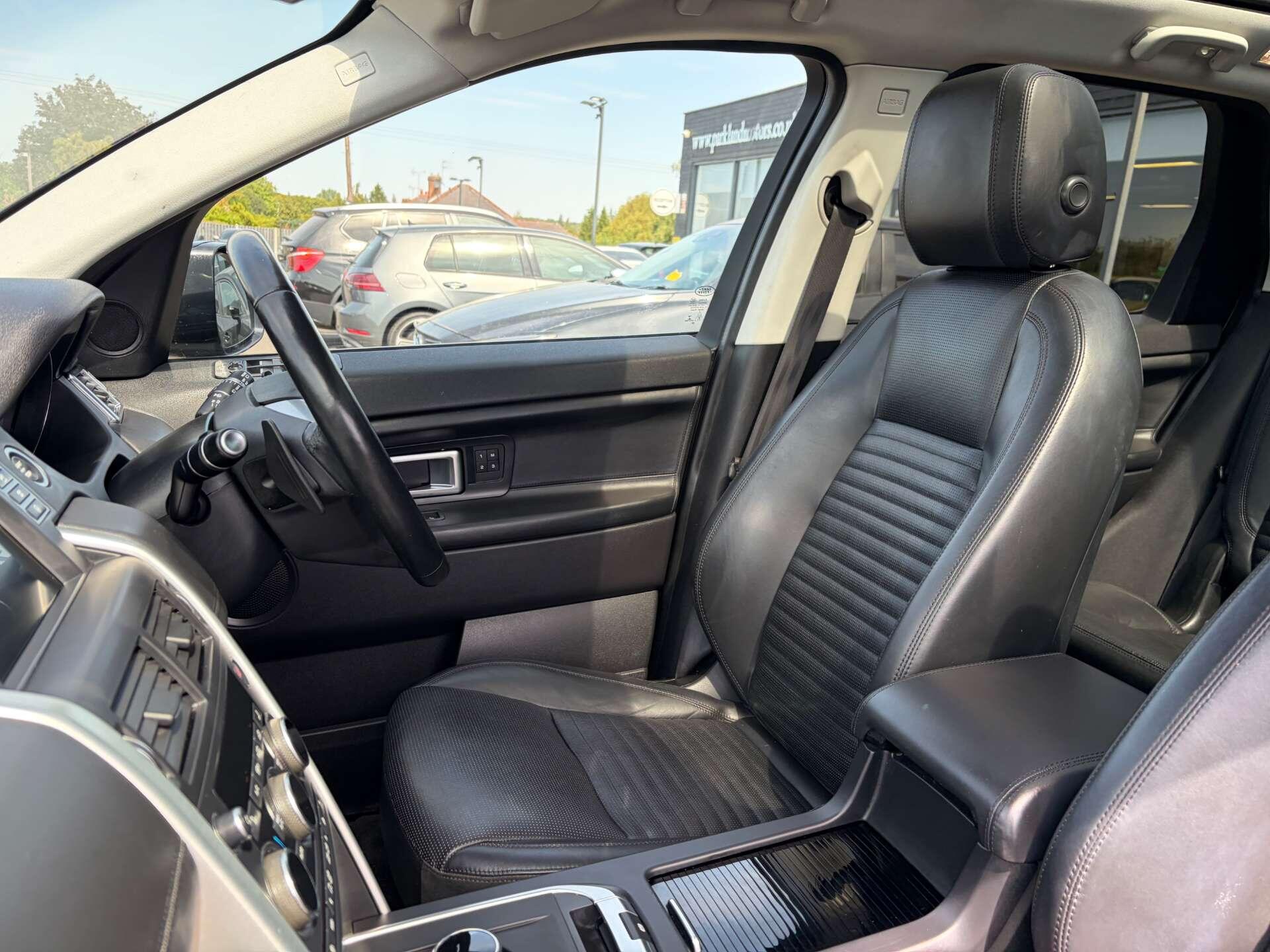Land Rover Discovery Sport view 18