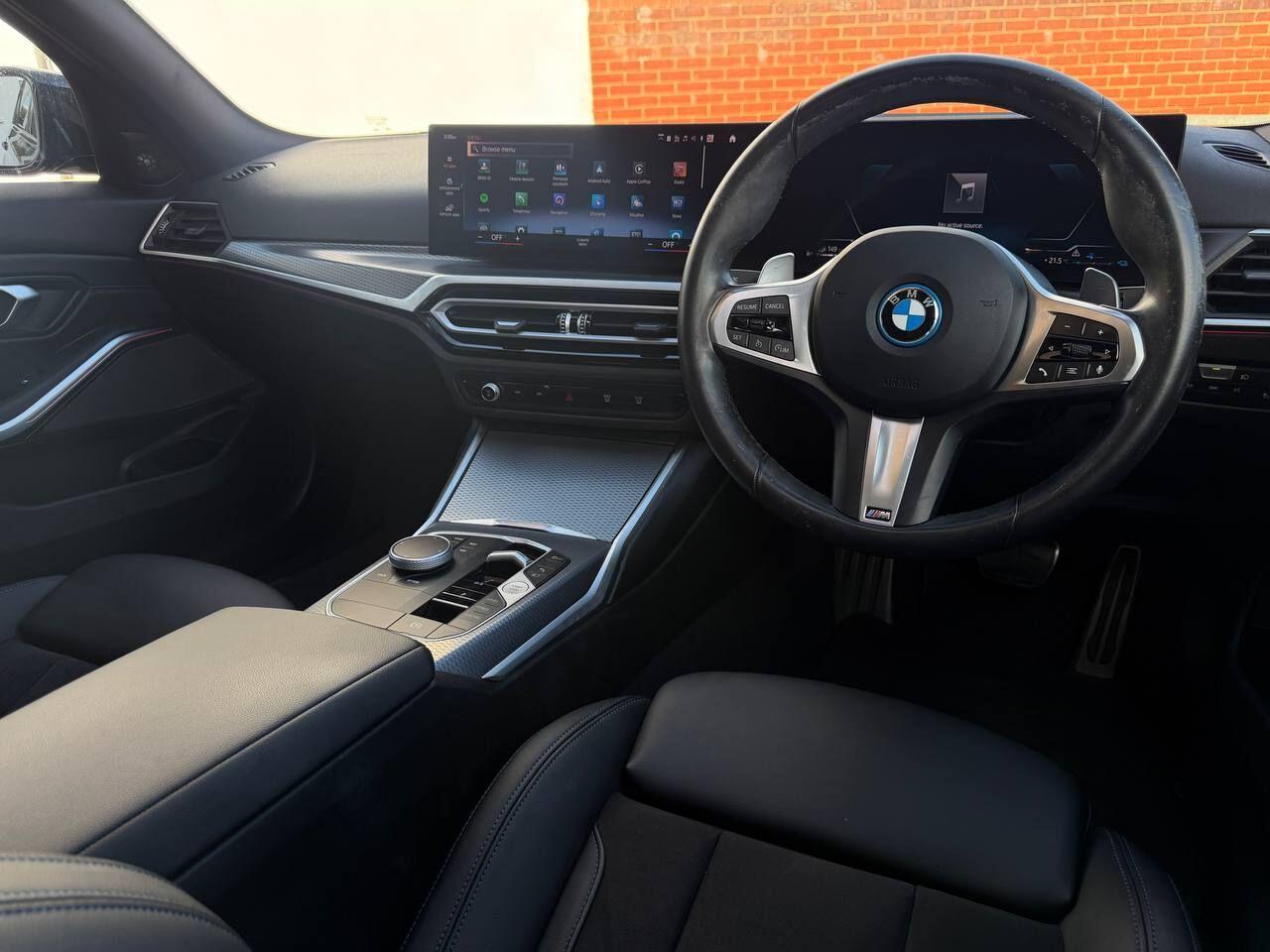 BMW 3 Series view 32