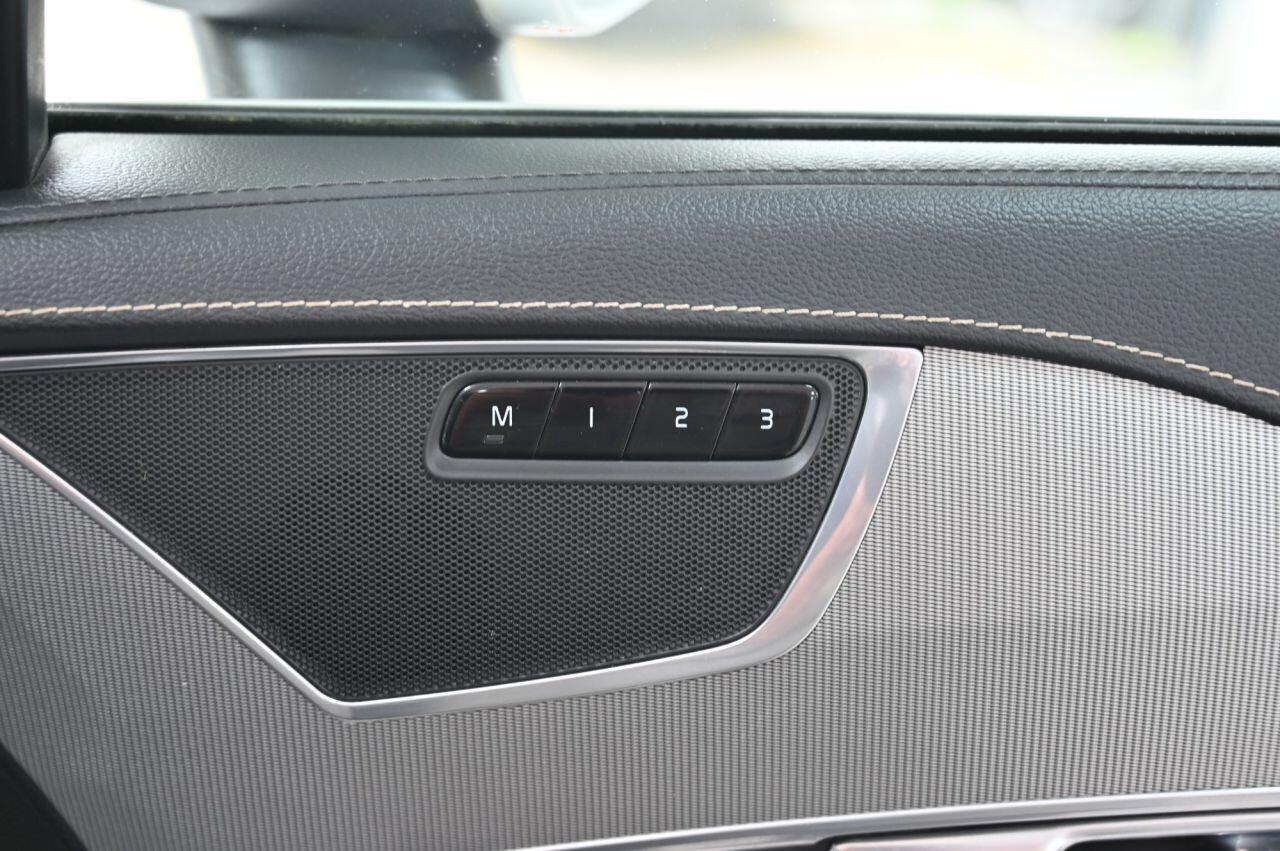 Volvo XC90 view 36