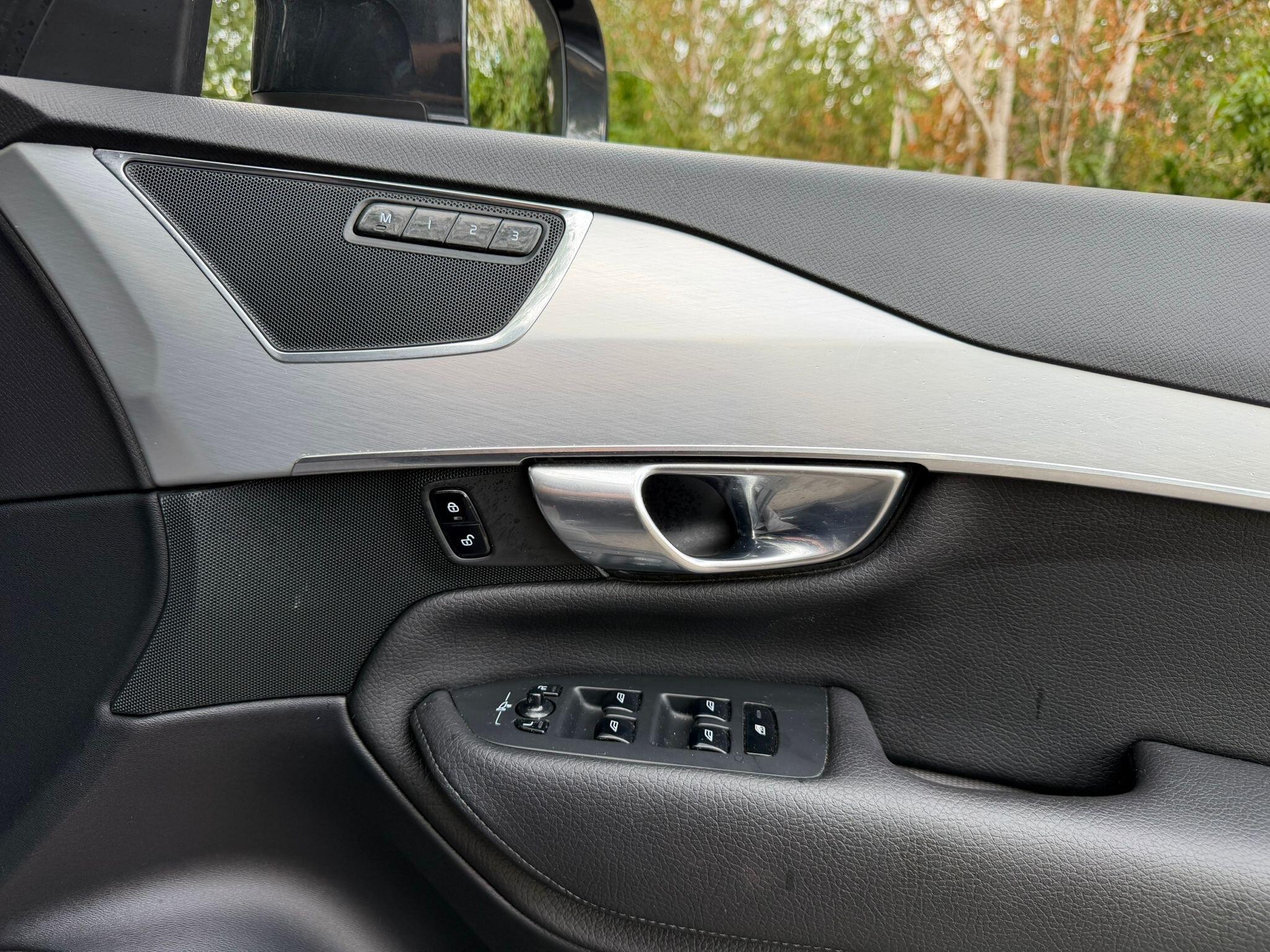 Volvo XC90 view 27