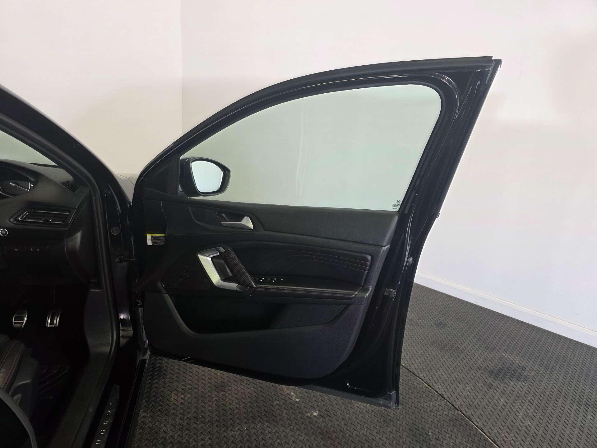 Peugeot 308 view 13