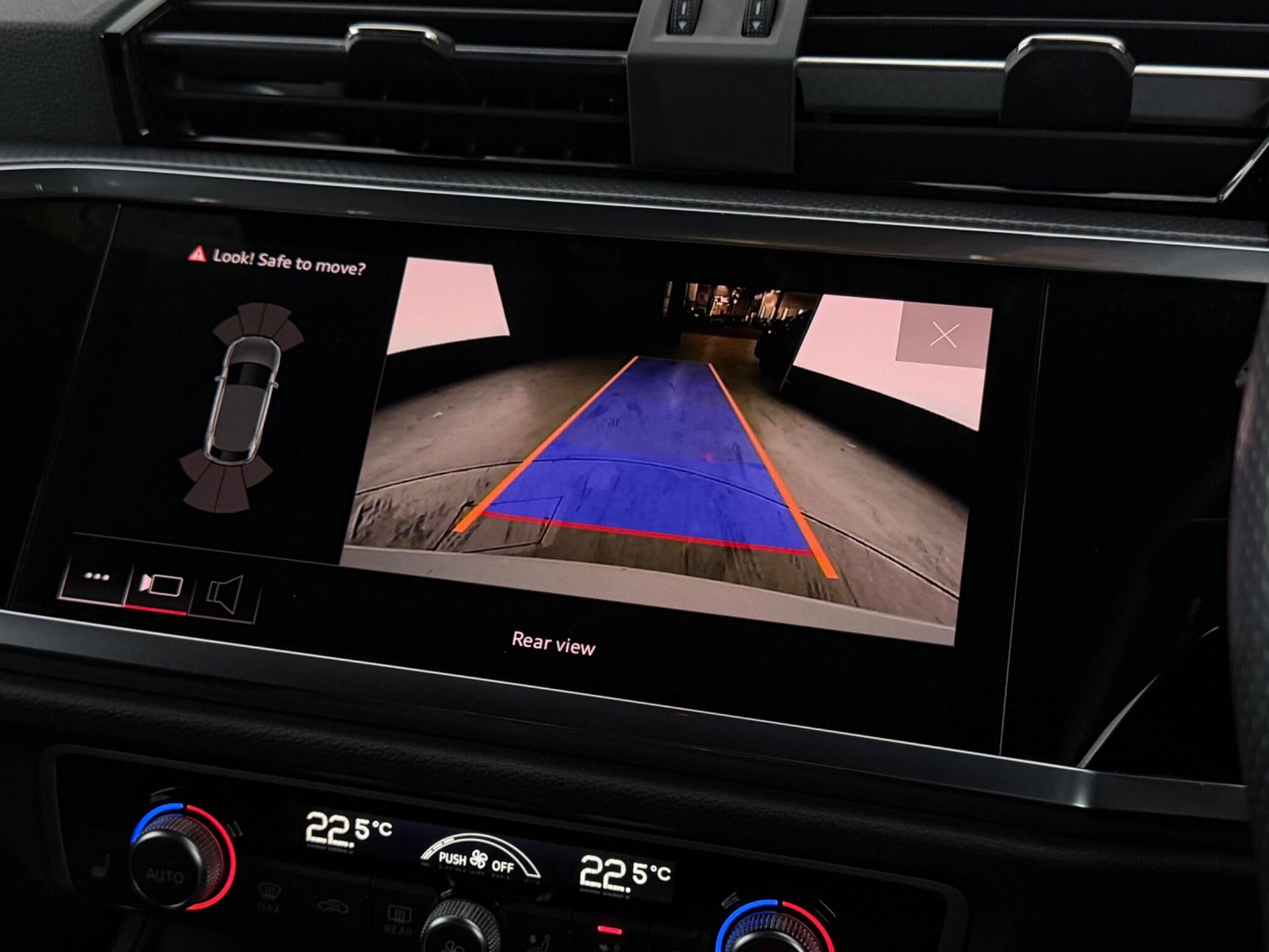 Audi Q3 view 27
