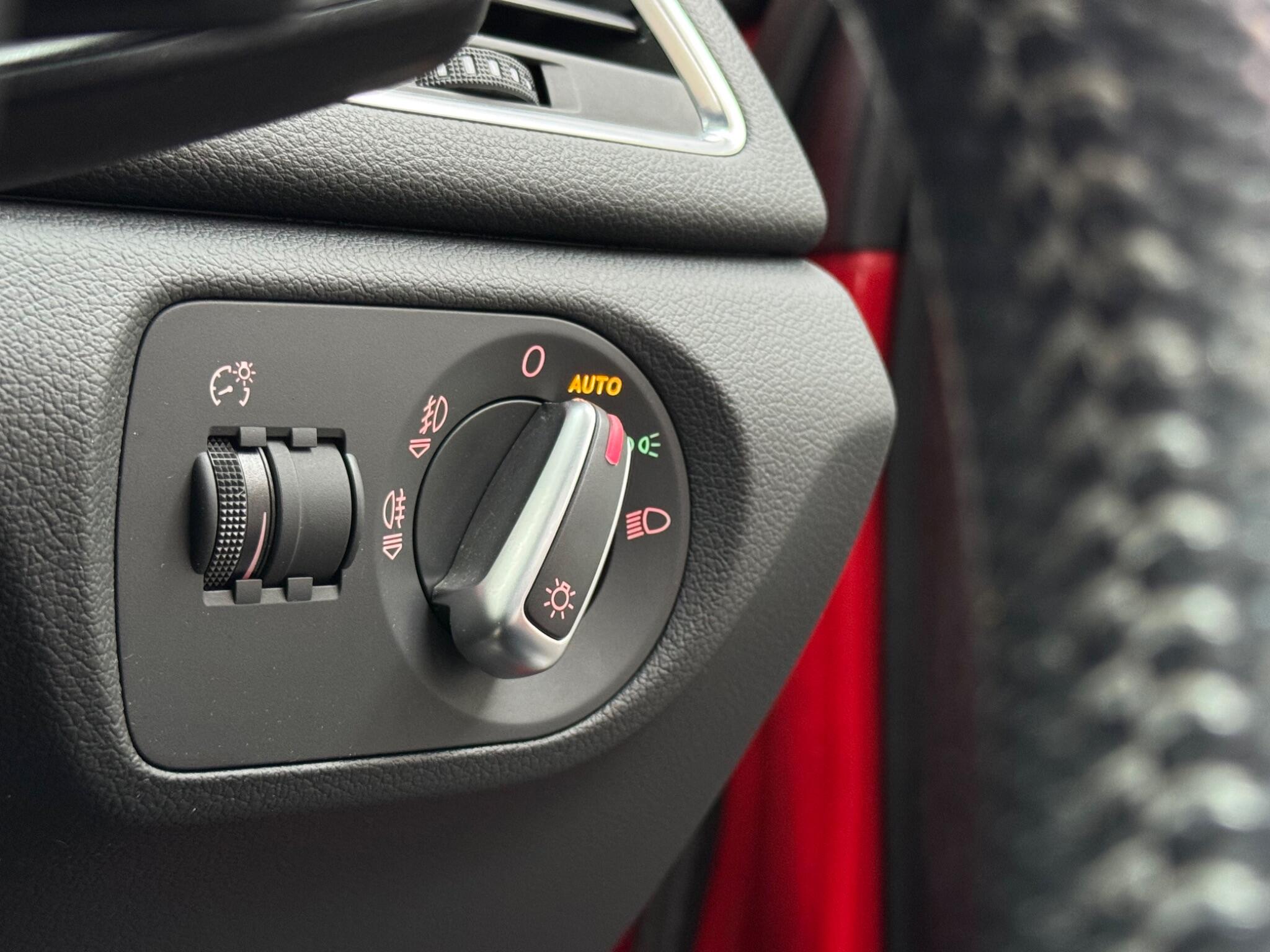 Audi Q3 view 30