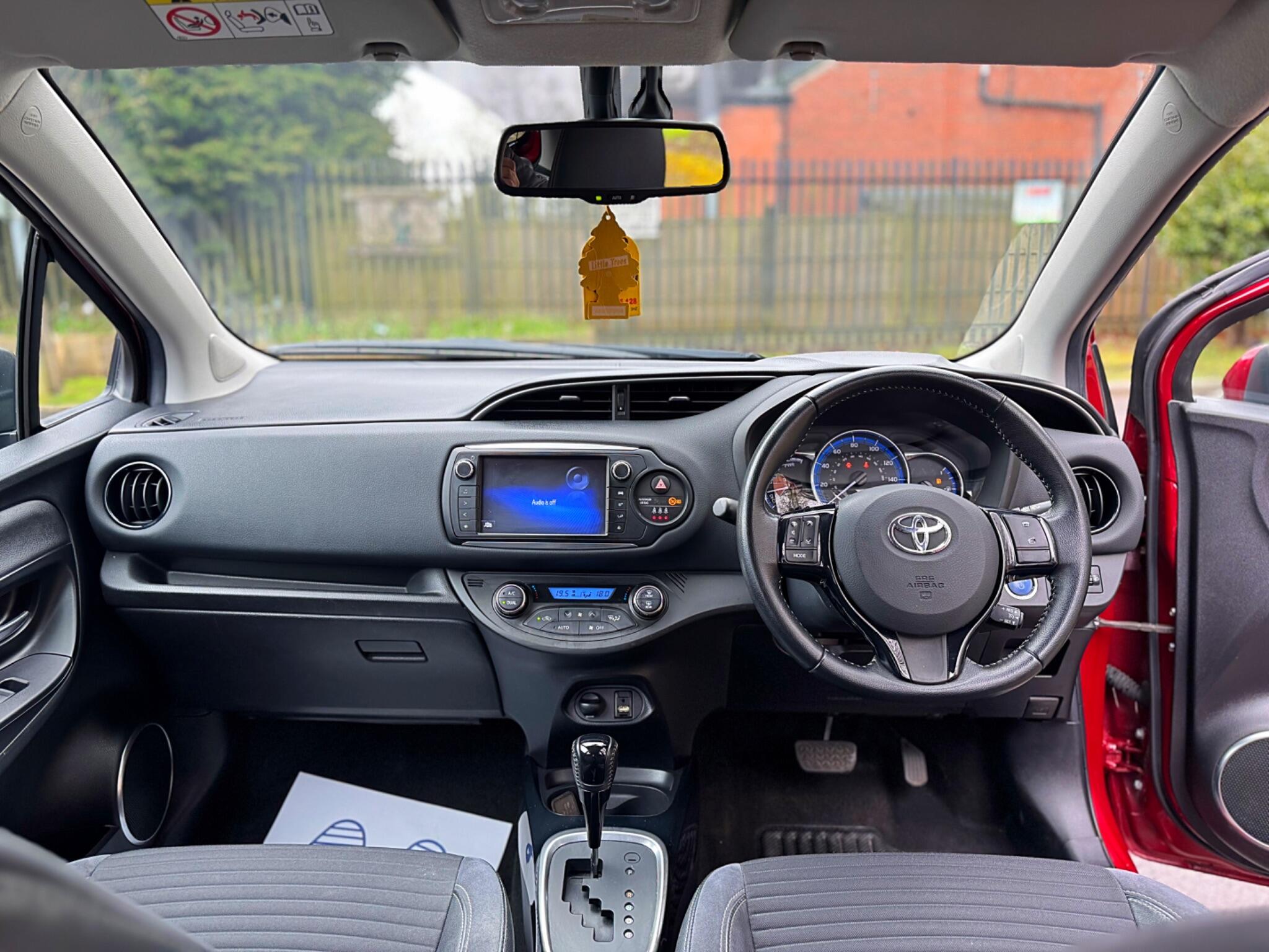 2017 Toyota Yaris 1.5 VVT-h Excel E-CVT Euro 6 (s/s) 5dr (15in Alloy) image 38