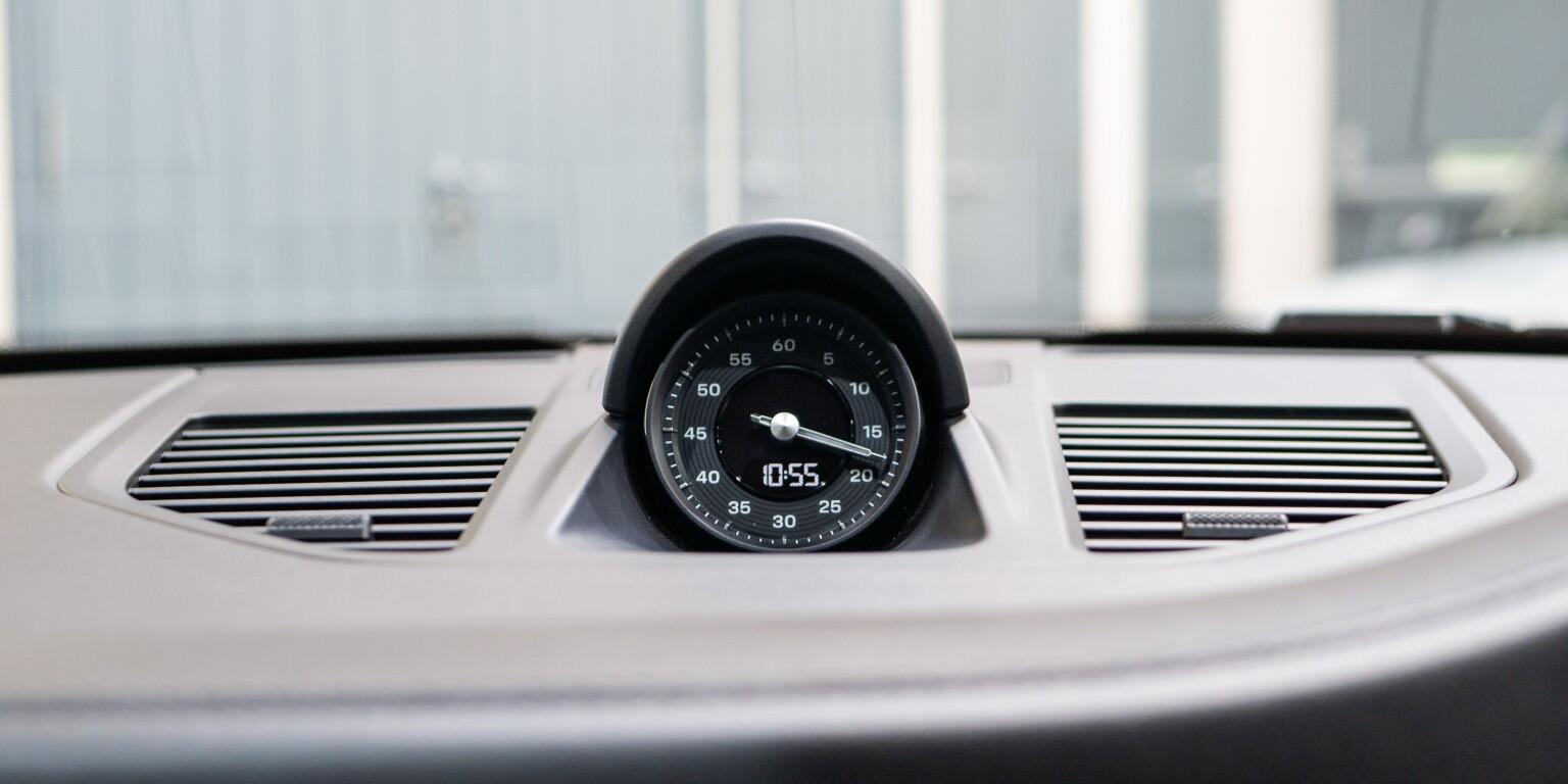 Porsche 911 view 38