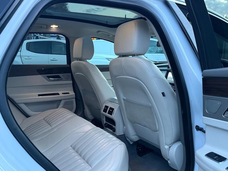 Jaguar XF view 63