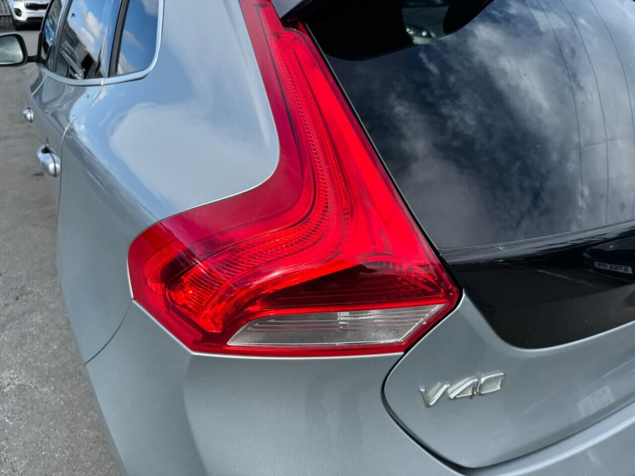 Volvo V40 view 20