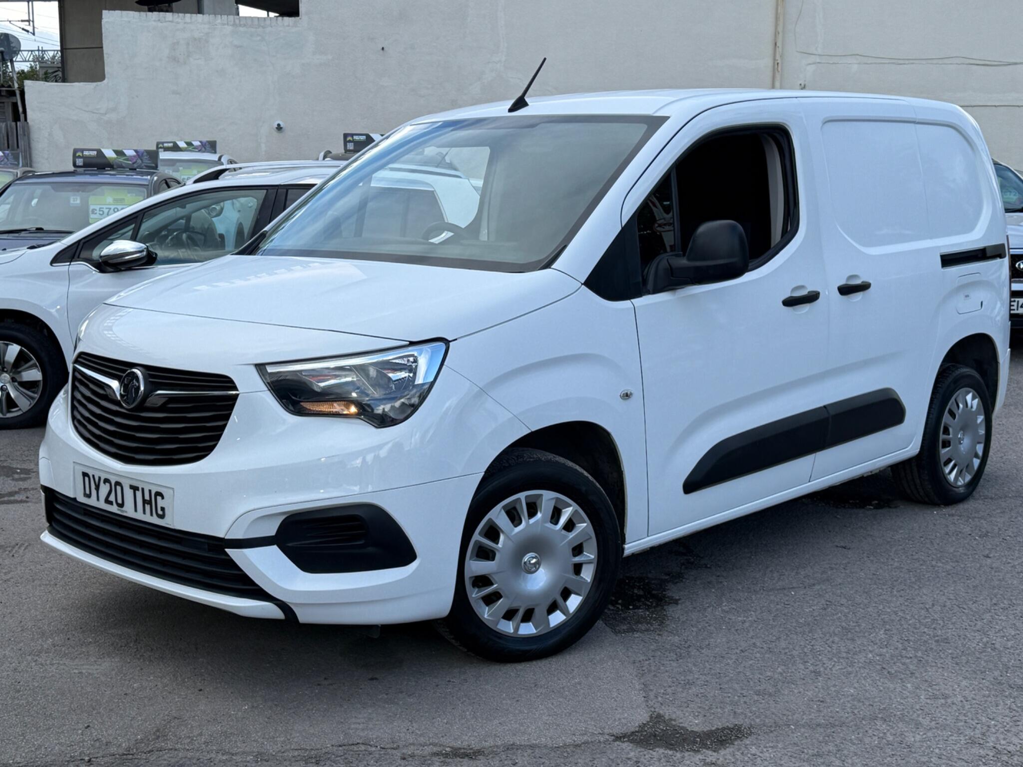 Vauxhall Combo - Image 9