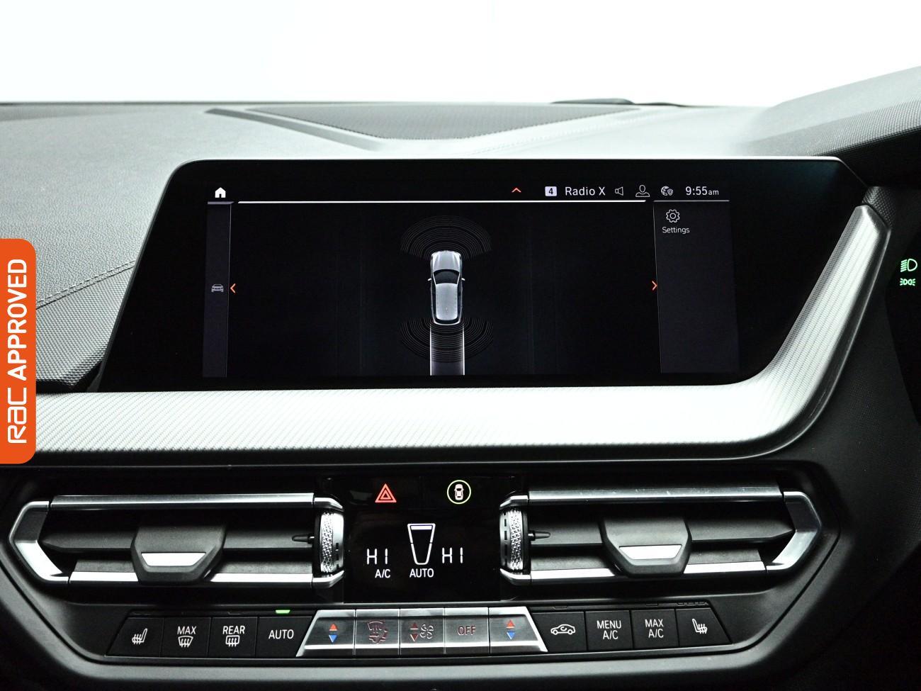 BMW 1 Series view 16