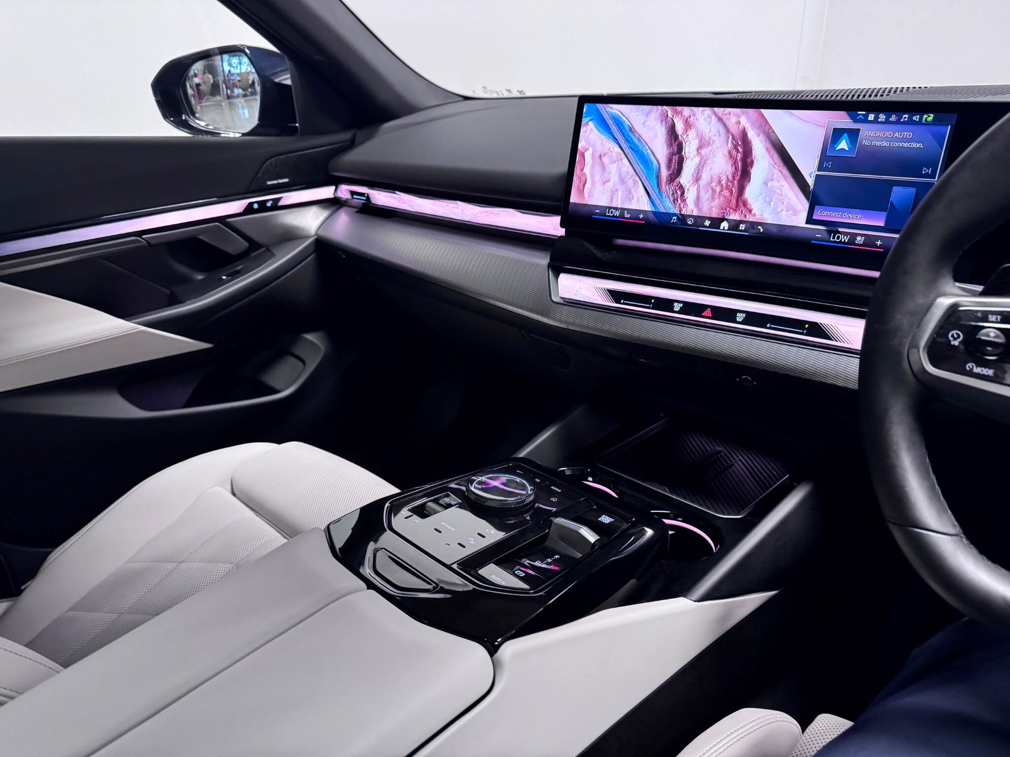 BMW 5 Series view 36