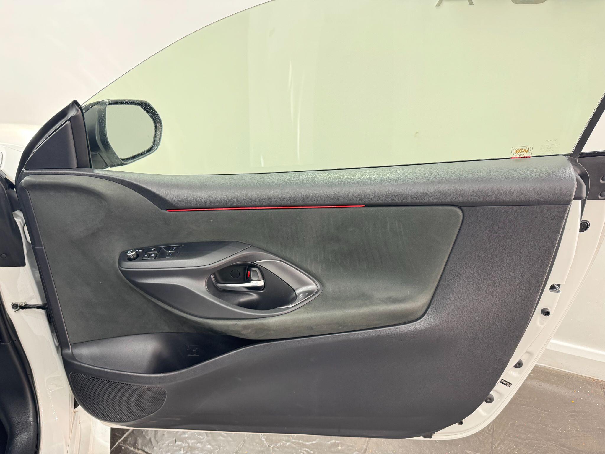 Toyota Yaris view 25