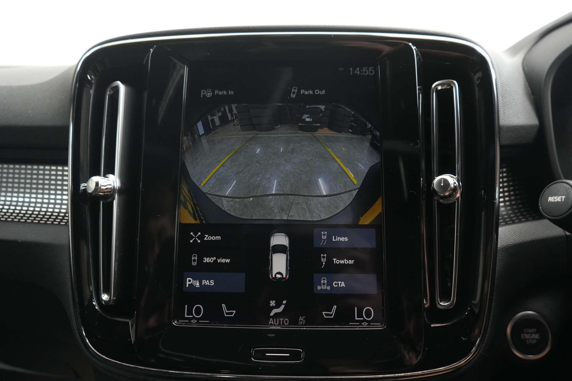 Volvo XC40 view 34