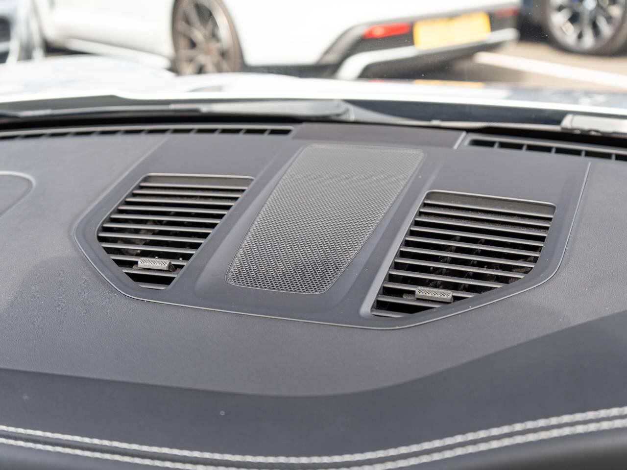 Porsche 911 view 35