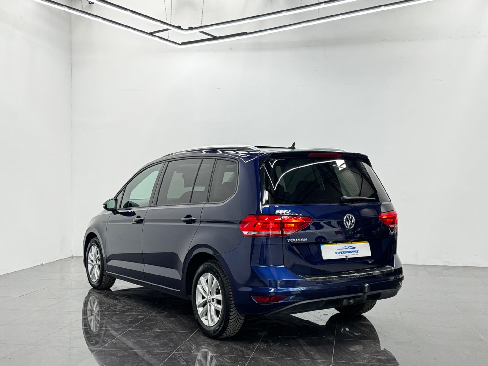 Volkswagen Touran view 35