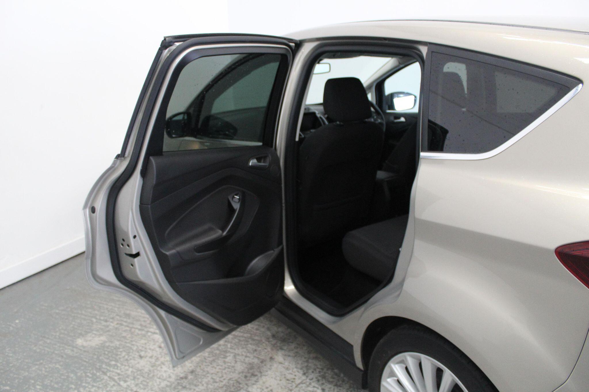 Ford C-Max view 27