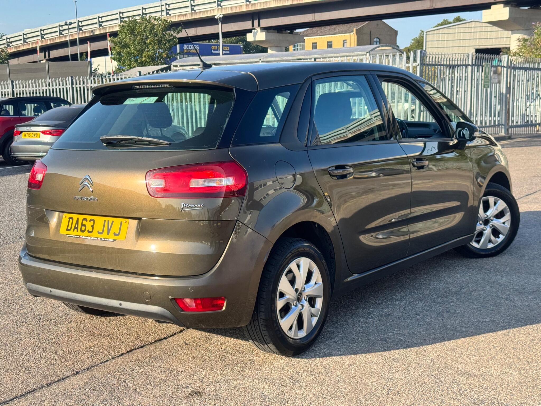 Citroen C4 Picasso view 22