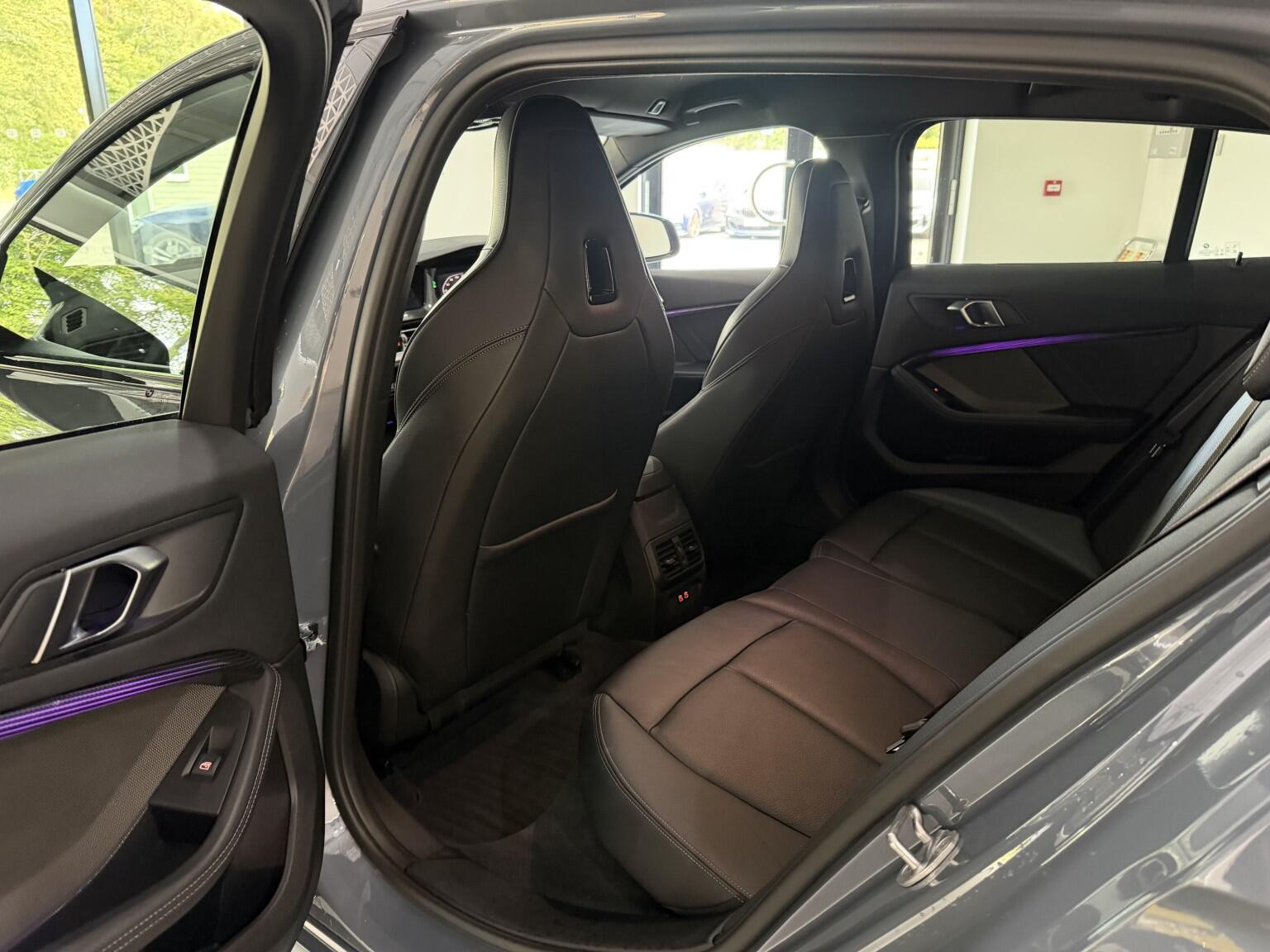 BMW 1 Series view 23
