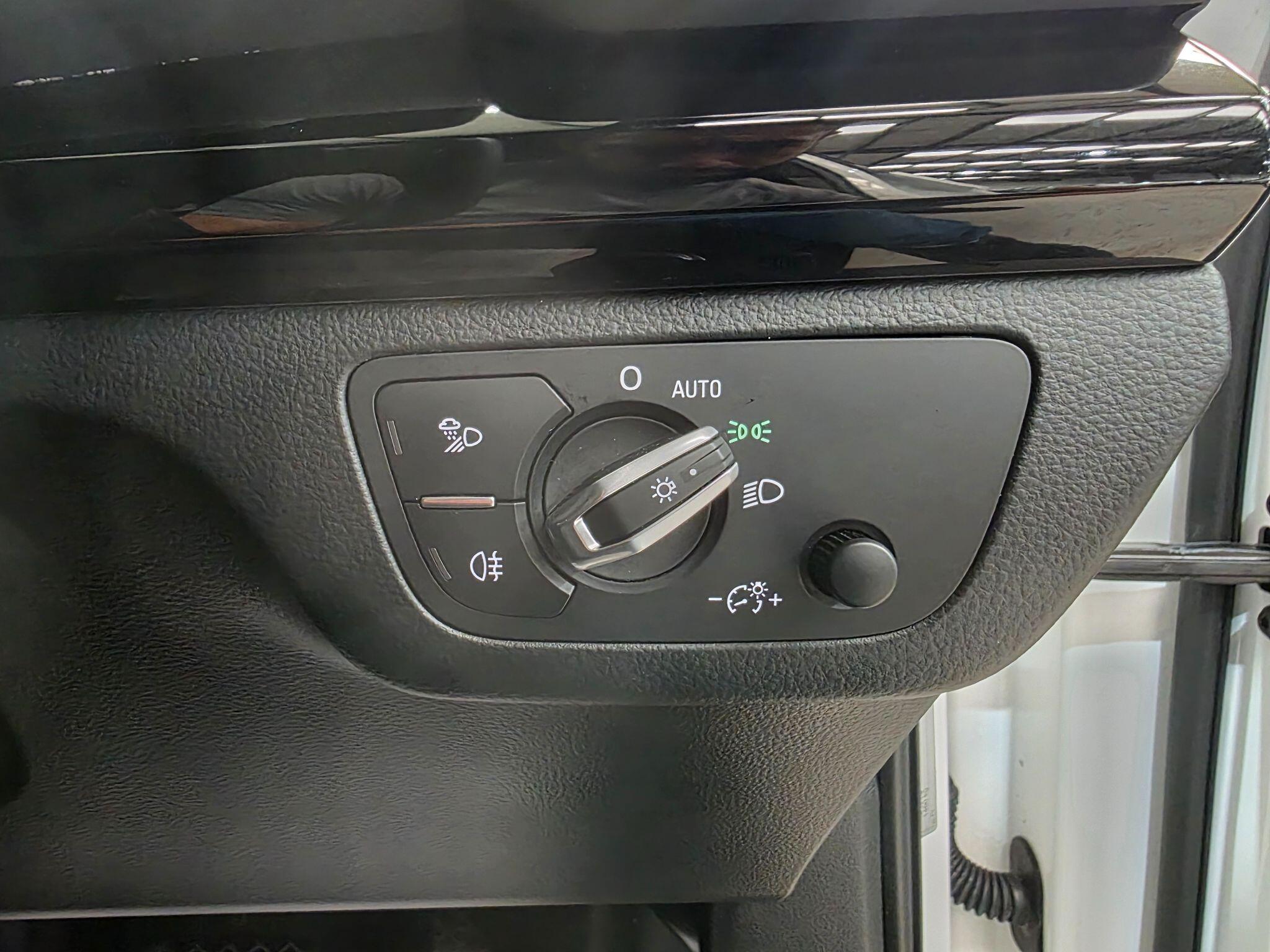 Audi Q5 view 18