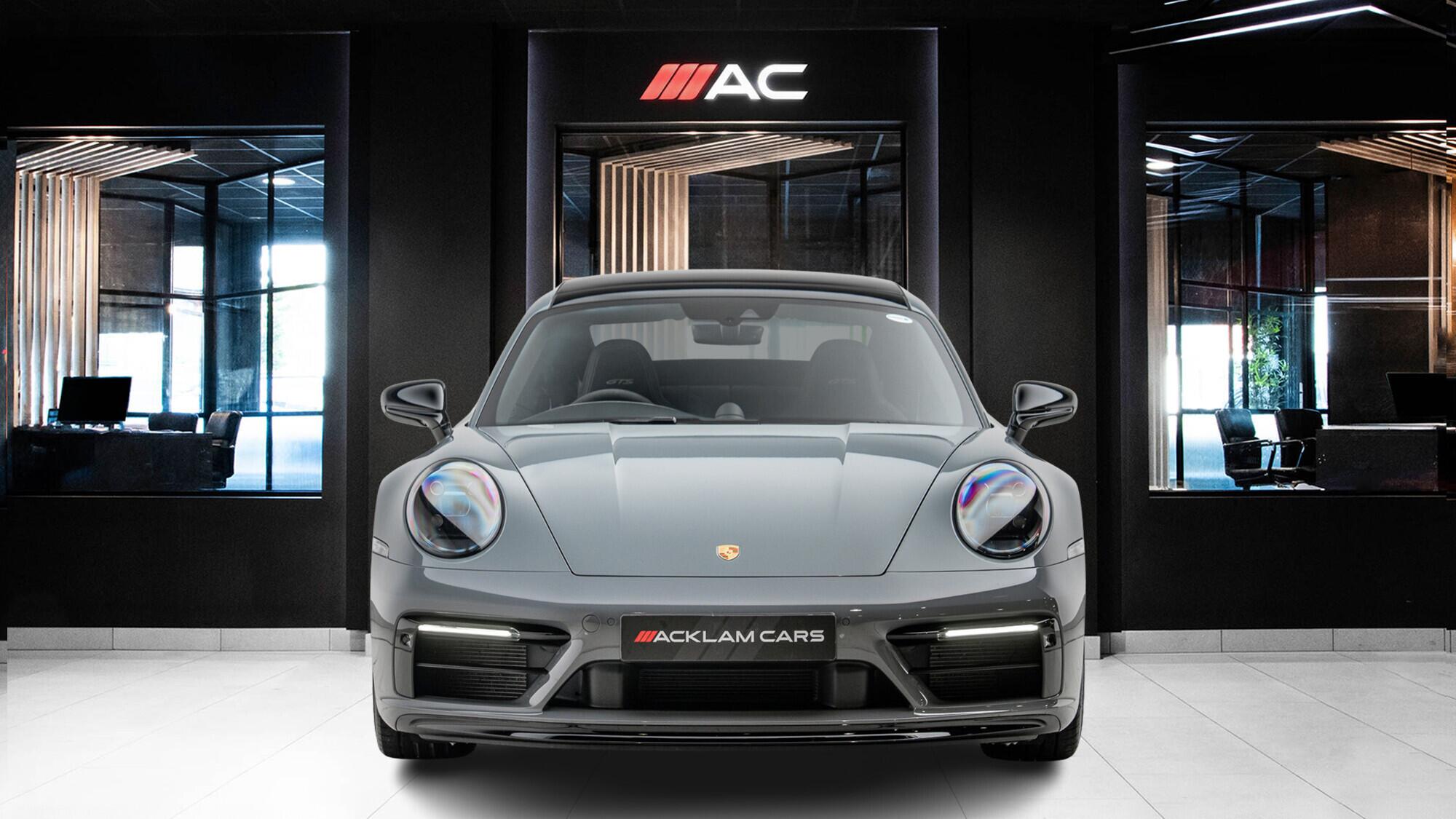 Porsche 911 view 2