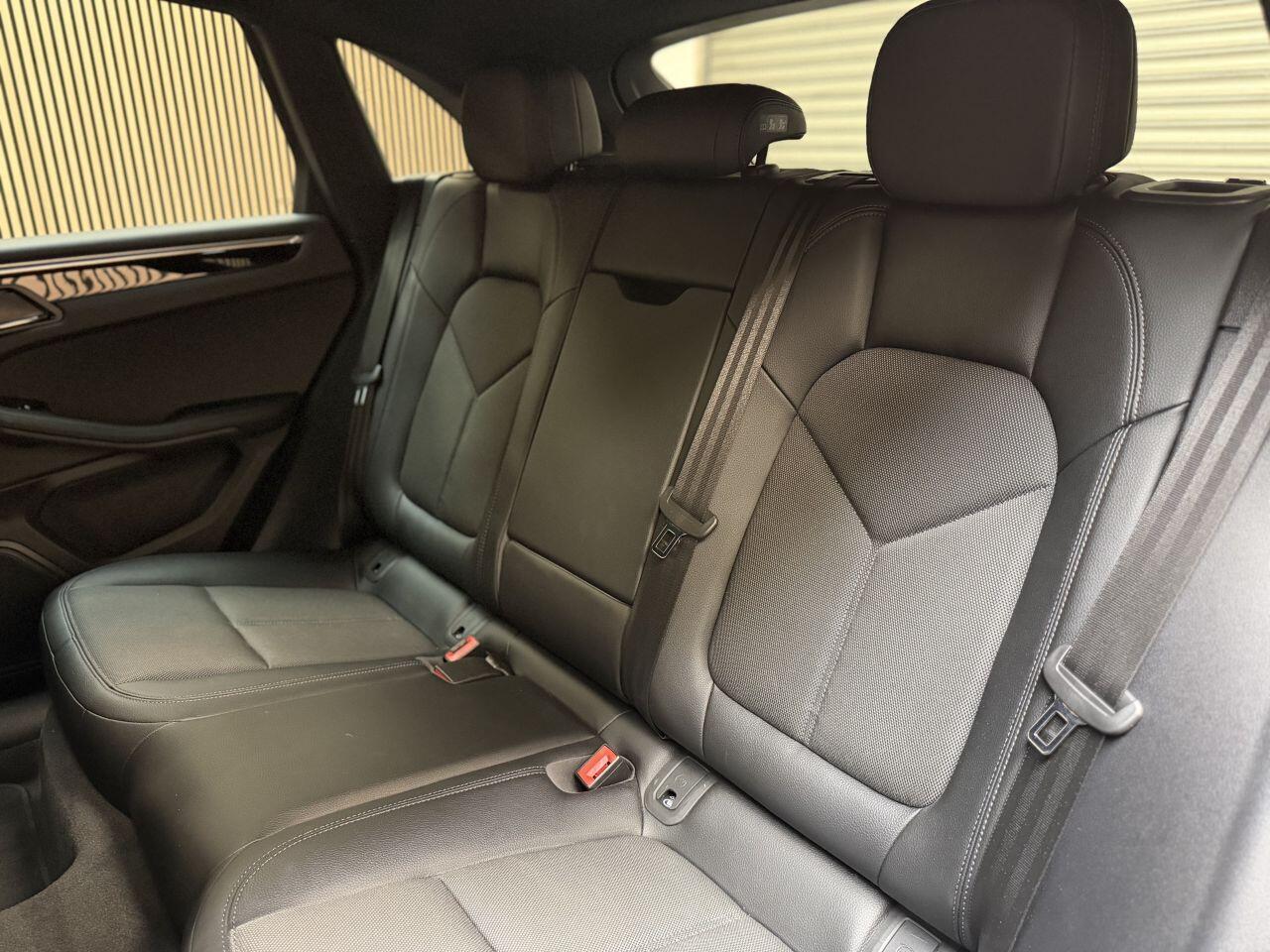 Porsche Macan view 24
