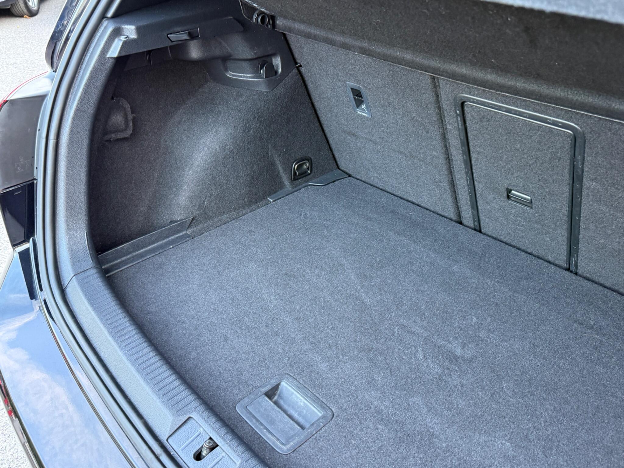 Volkswagen Golf - Image 39