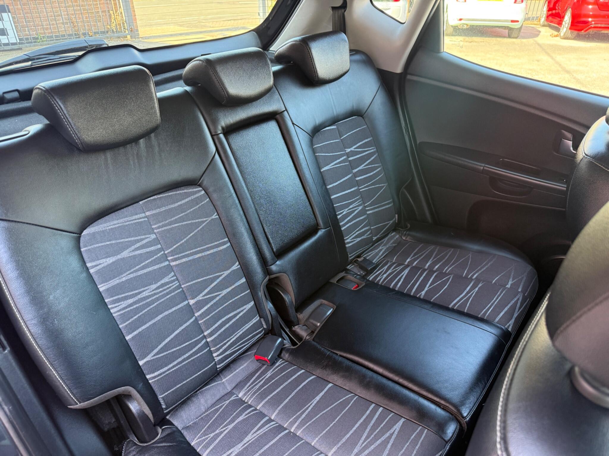 Kia Venga view 14