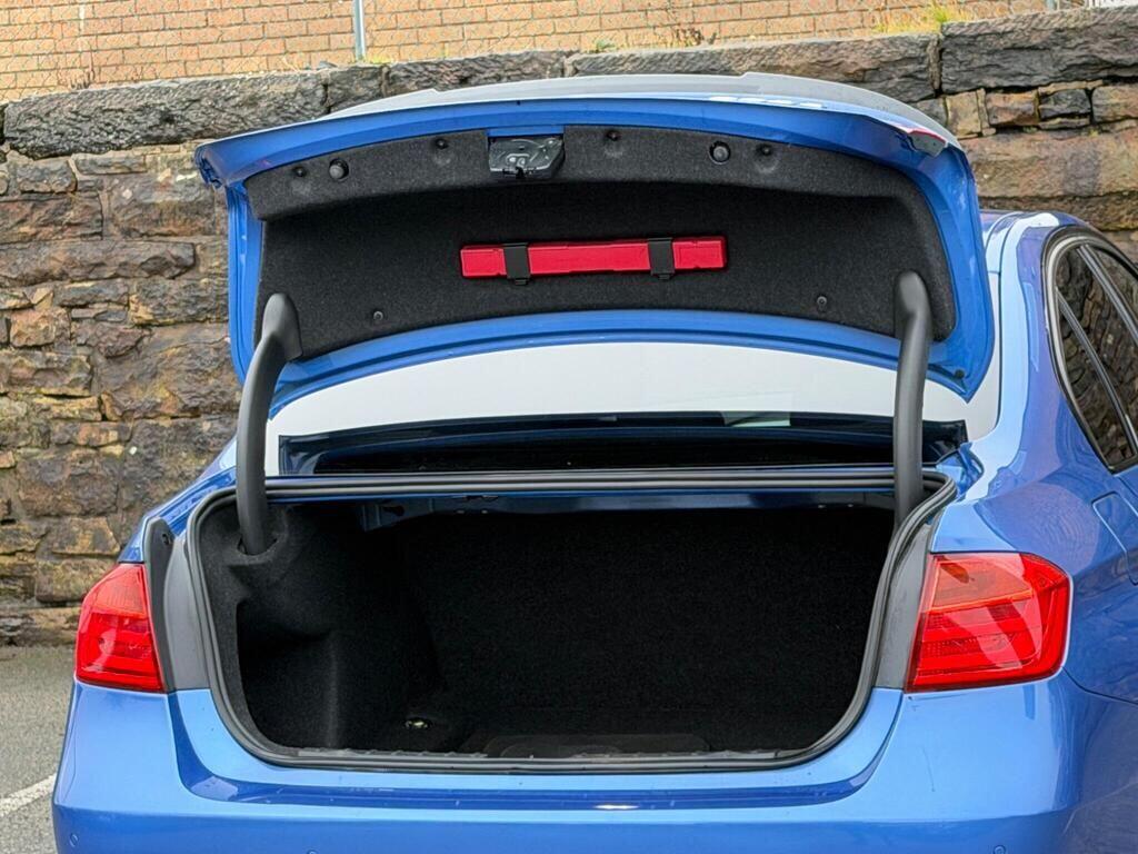 BMW 3 Series view 20