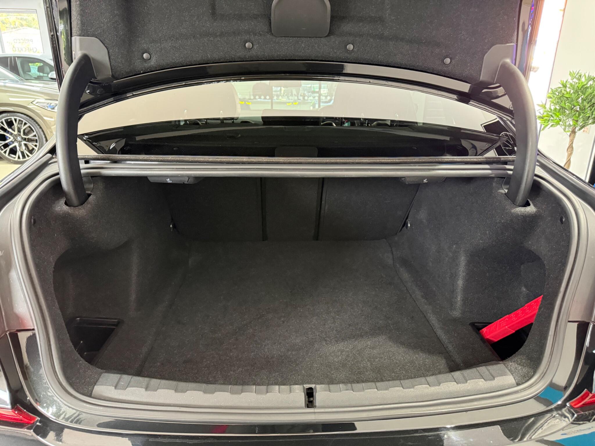 BMW 3 Series view 29