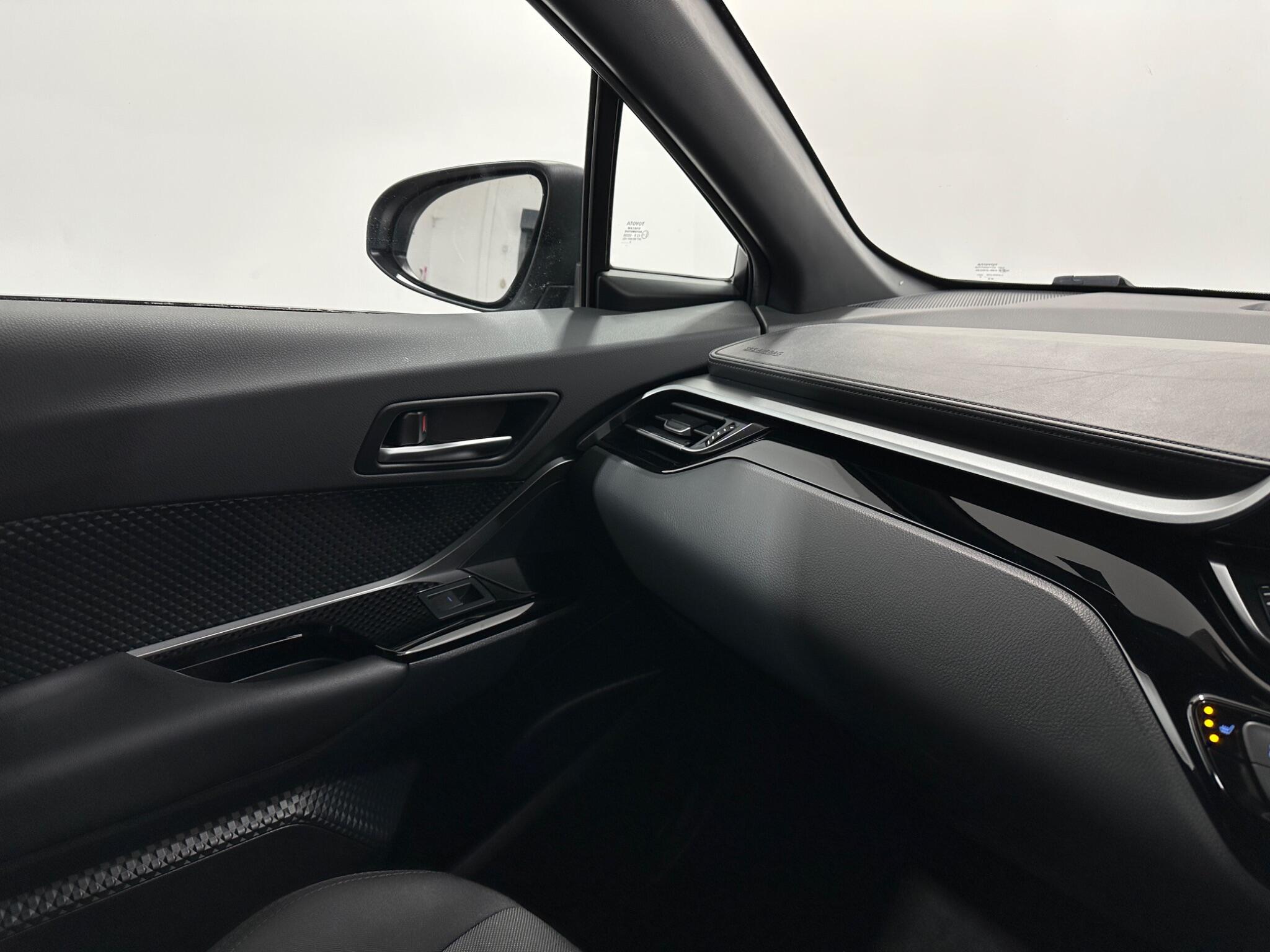 Toyota C-HR view 26