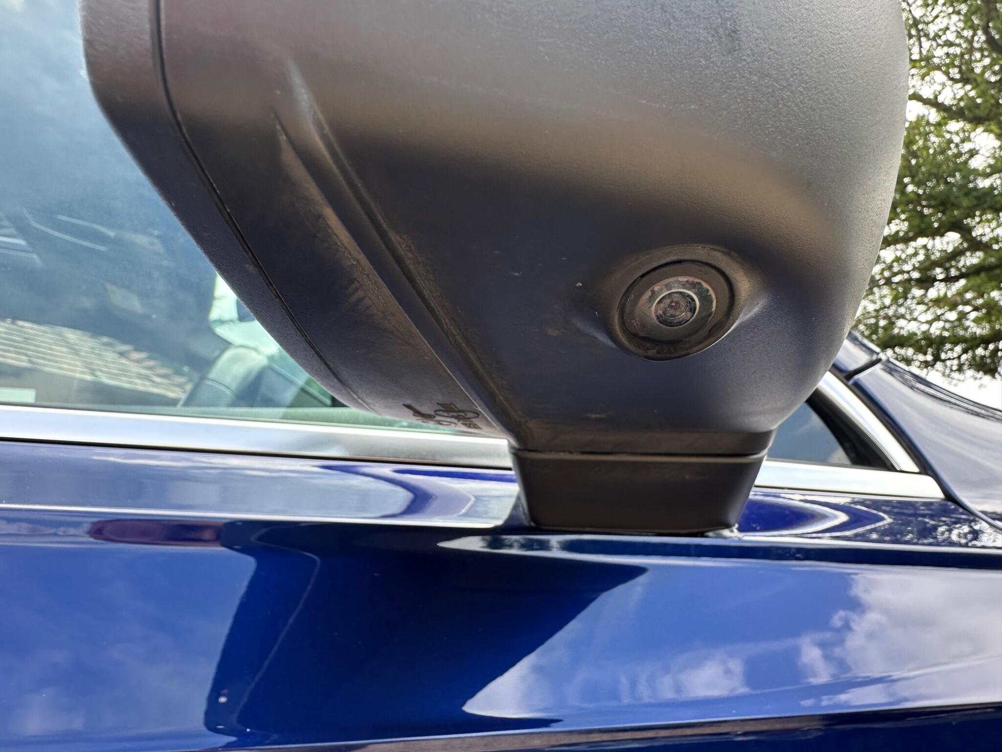 Audi Q7 view 13