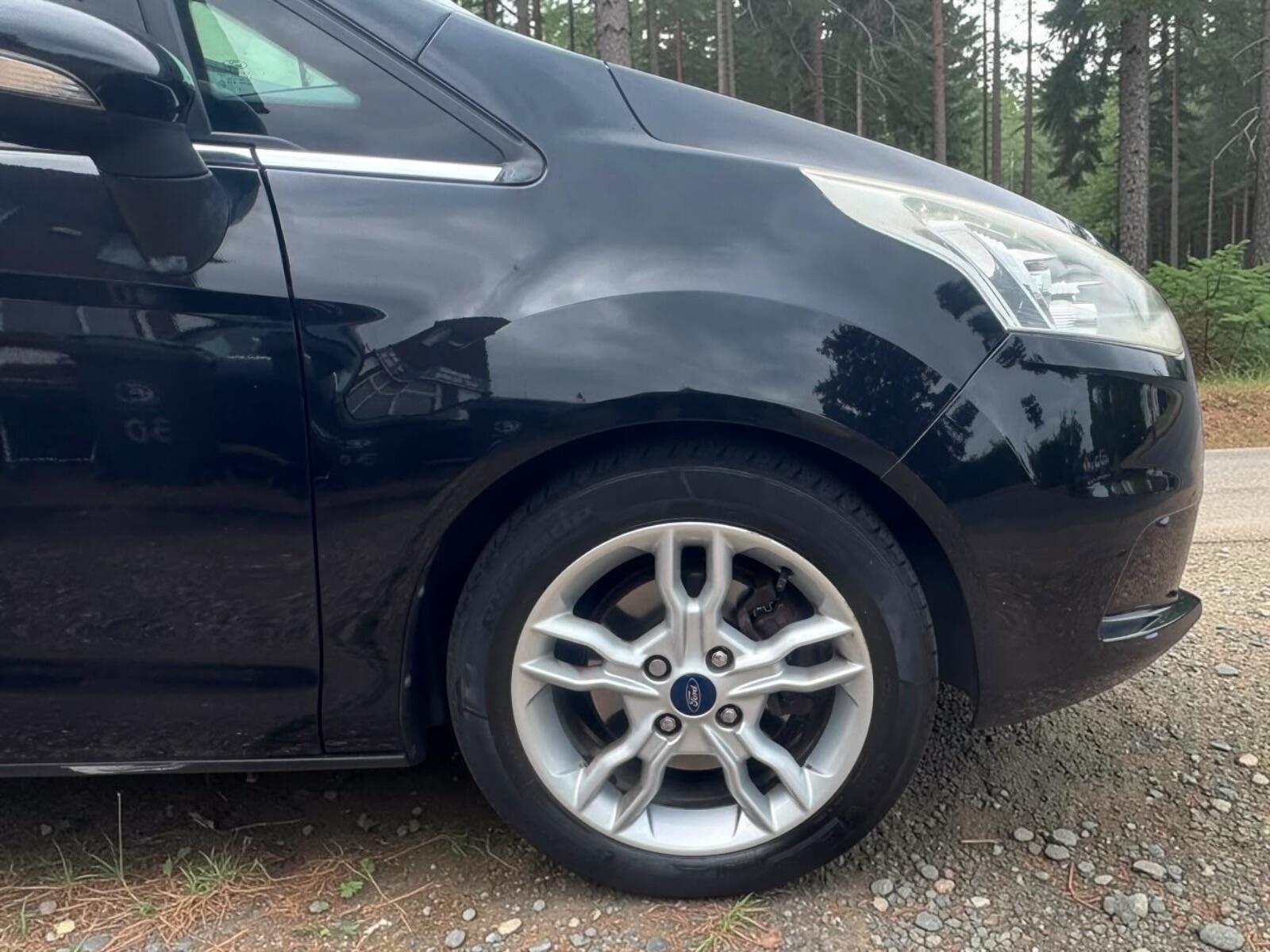 Ford B-Max view 25